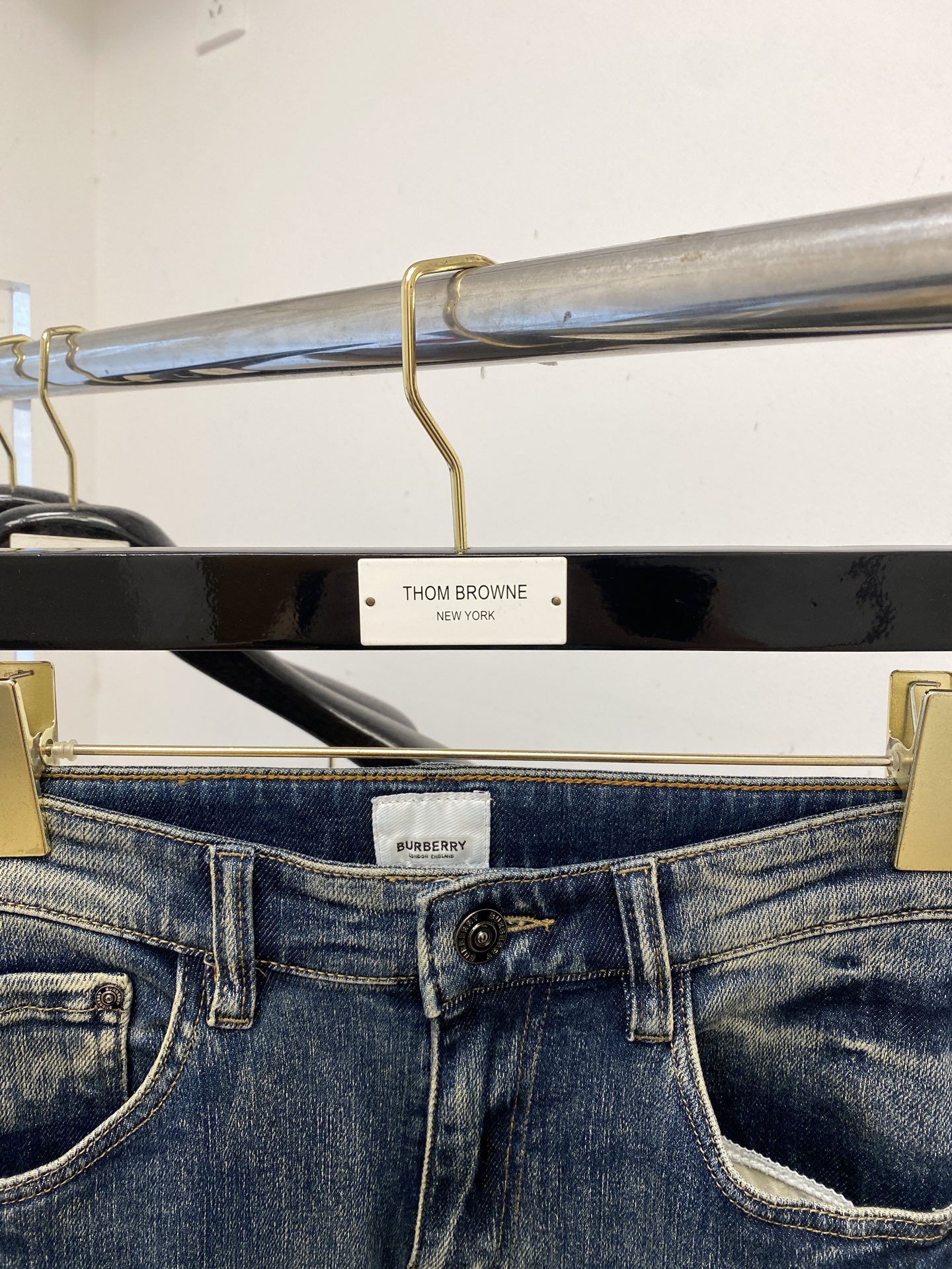 巴宝莉、2025最新品，专柜同步有售，原单狠货，水洗休闲牛仔裤，进口原版水洗弹力面料，舒适有弹性，原版五