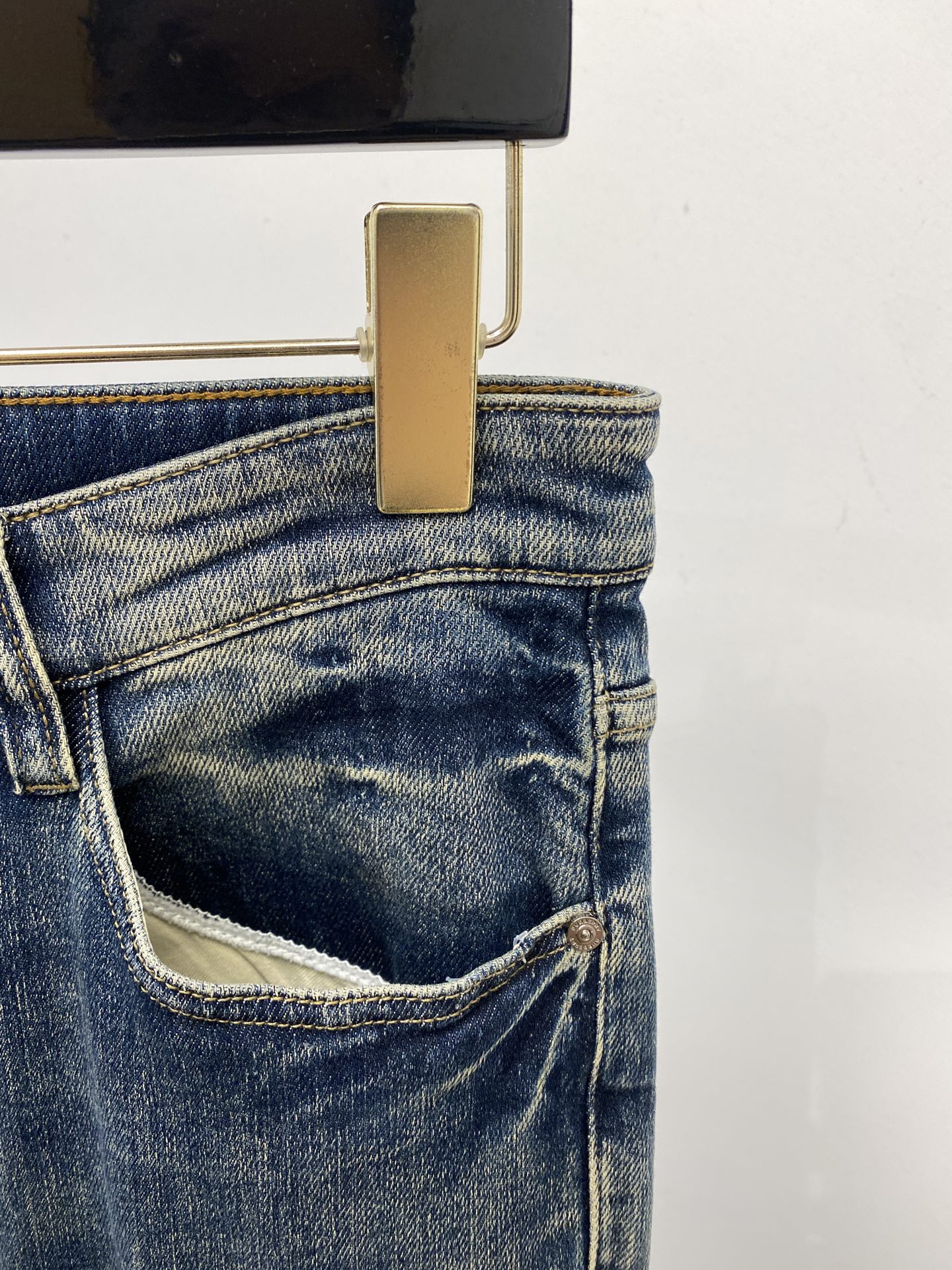 巴宝莉、2025最新品，专柜同步有售，原单狠货，水洗休闲牛仔裤，进口原版水洗弹力面料，舒适有弹性，原版五