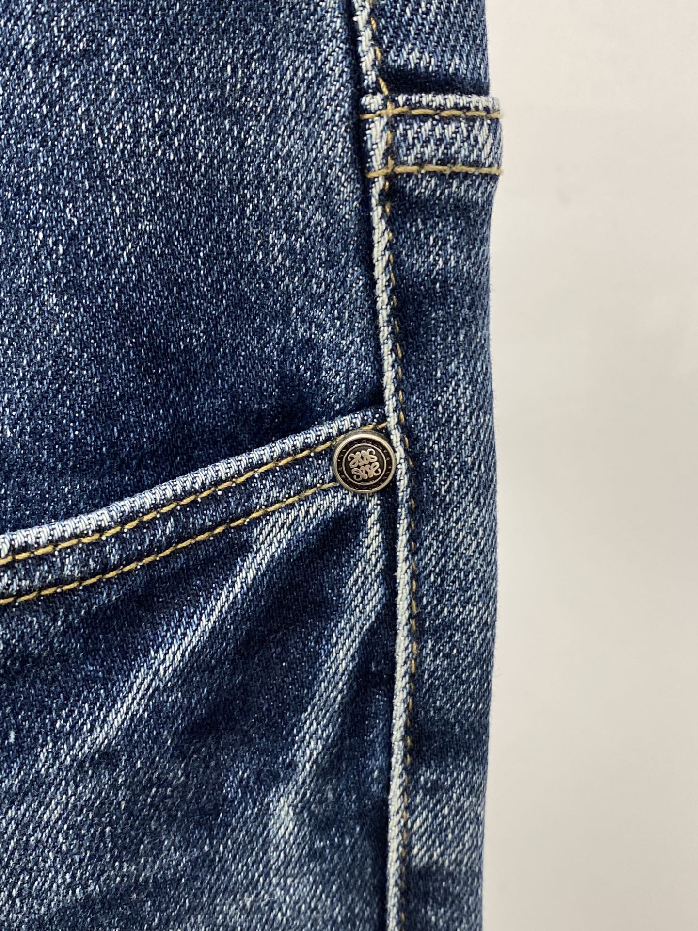 罗意威、2025最新品，专柜同步有售，原单狠货，水洗休闲牛仔裤，进口原版水洗弹力面料，舒适有弹性，原版五