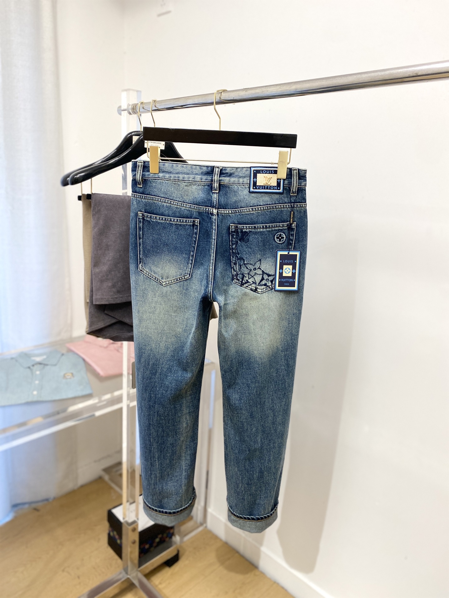 LV、2025最新品，专柜同步有售，原单狠货，水洗休闲牛仔裤，进口原版水洗弹力面料，舒适有弹性，原版五金