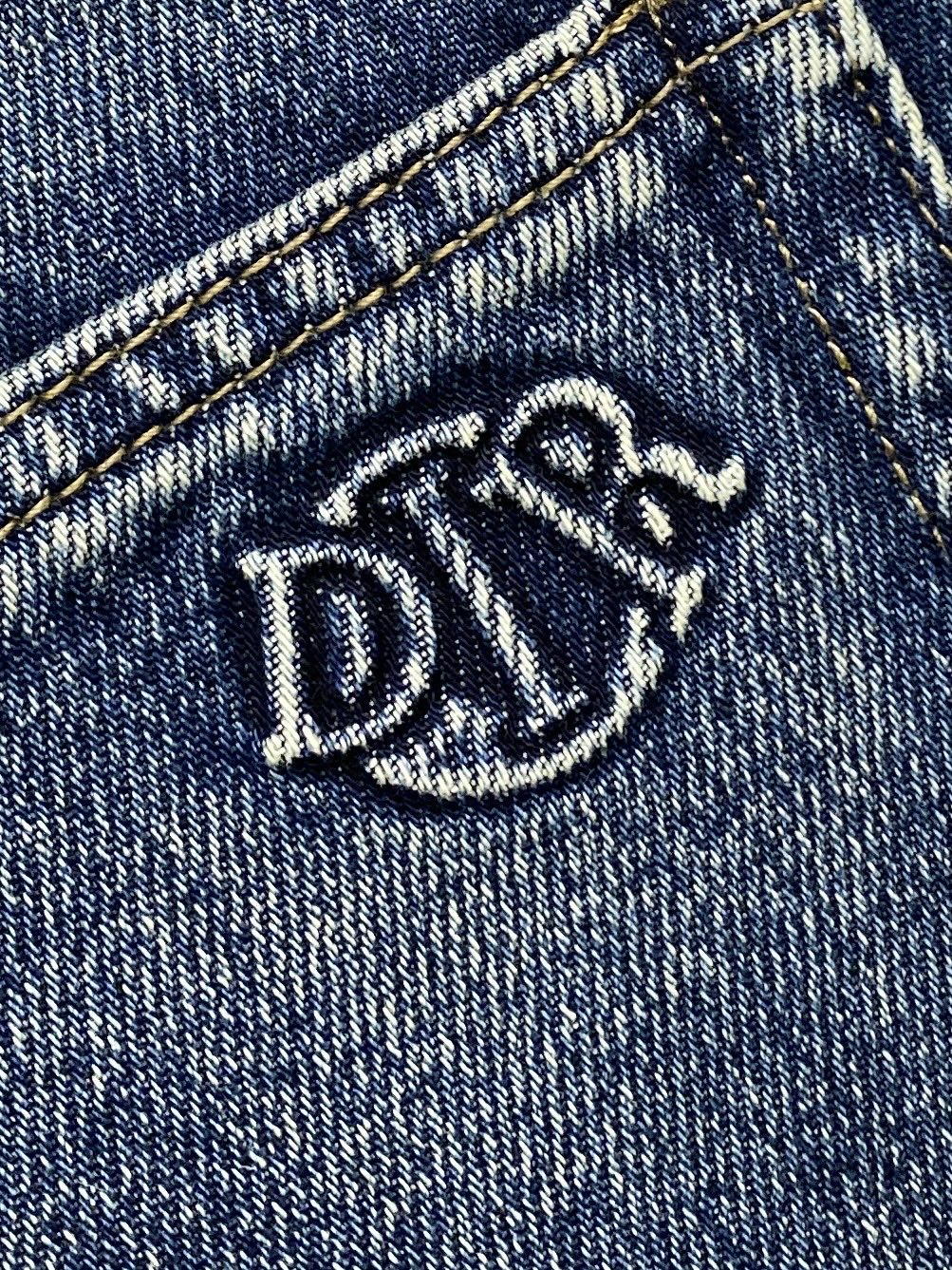 迪奥、2025最新品，专柜同步有售，原单狠货，水洗休闲牛仔裤，进口原版水洗弹力面料，舒适有弹性，原版五金