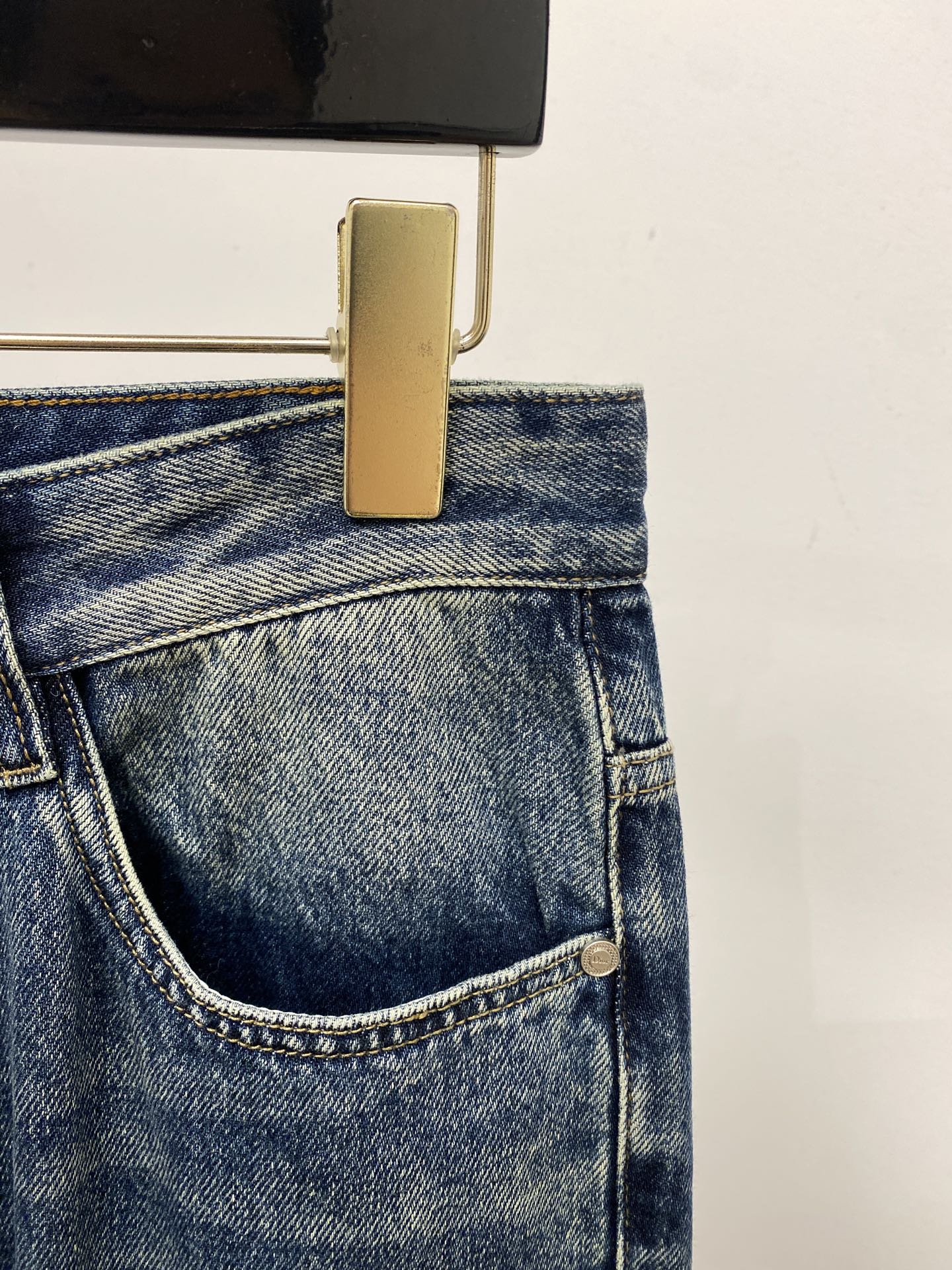 迪奥、2025最新品，专柜同步有售，原单狠货，水洗休闲牛仔裤，进口原版水洗弹力面料，舒适有弹性，原版五金