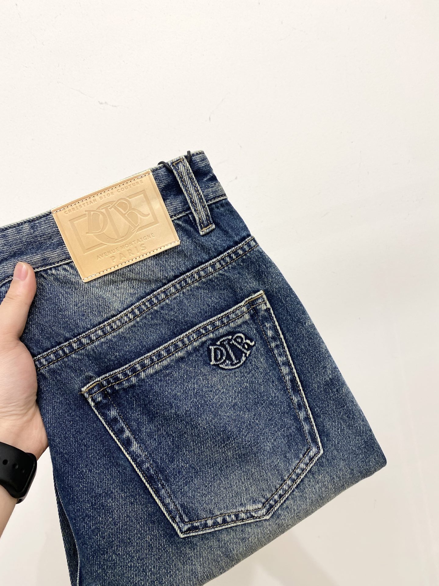 NO:522637,Dior, 2025 latest products, special counters are available at the same time, original singles, washable casual jeans, imported original washing elastic fabric, comfortable and elastic, original hardware and auxiliary decorative logo, super positive style, extremely high grade, counter quality, fashionable and stylish upper body, 29-38,,dior,jeans,alexander wang19860909迪奥、2025最新品,专柜同步有售,原单狠货,水洗休闲牛仔裤,进口原版水洗弹力面料,舒适有弹性,原版五金辅料装饰logo,版型超正,档次极高,专柜品质,上身时尚有型,码数29-38,,dior,jeans,alexander wang,Men's clothing