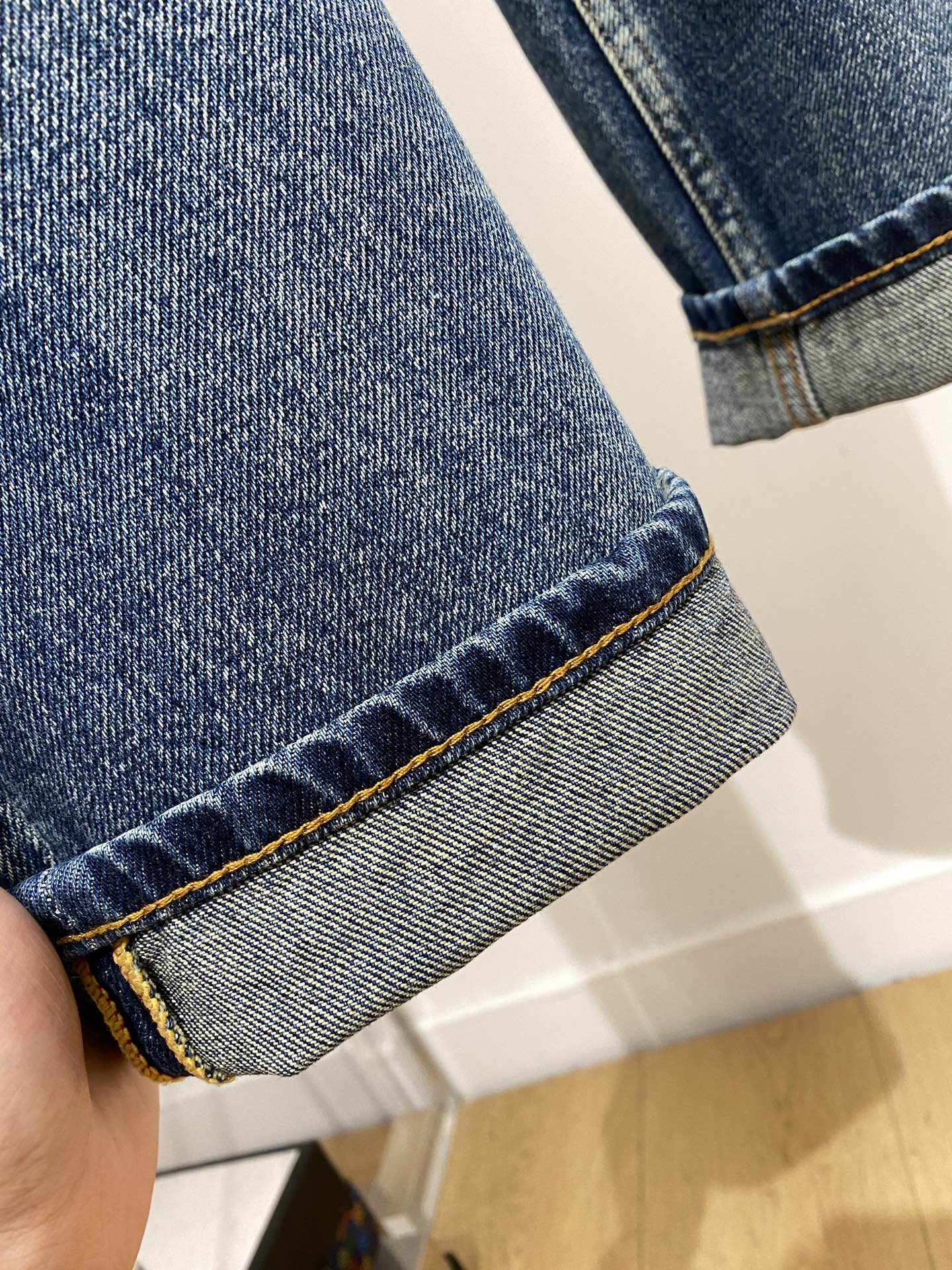 迪奥、2025最新品，专柜同步有售，原单狠货，水洗休闲牛仔裤，进口原版水洗弹力面料，舒适有弹性，原版五金