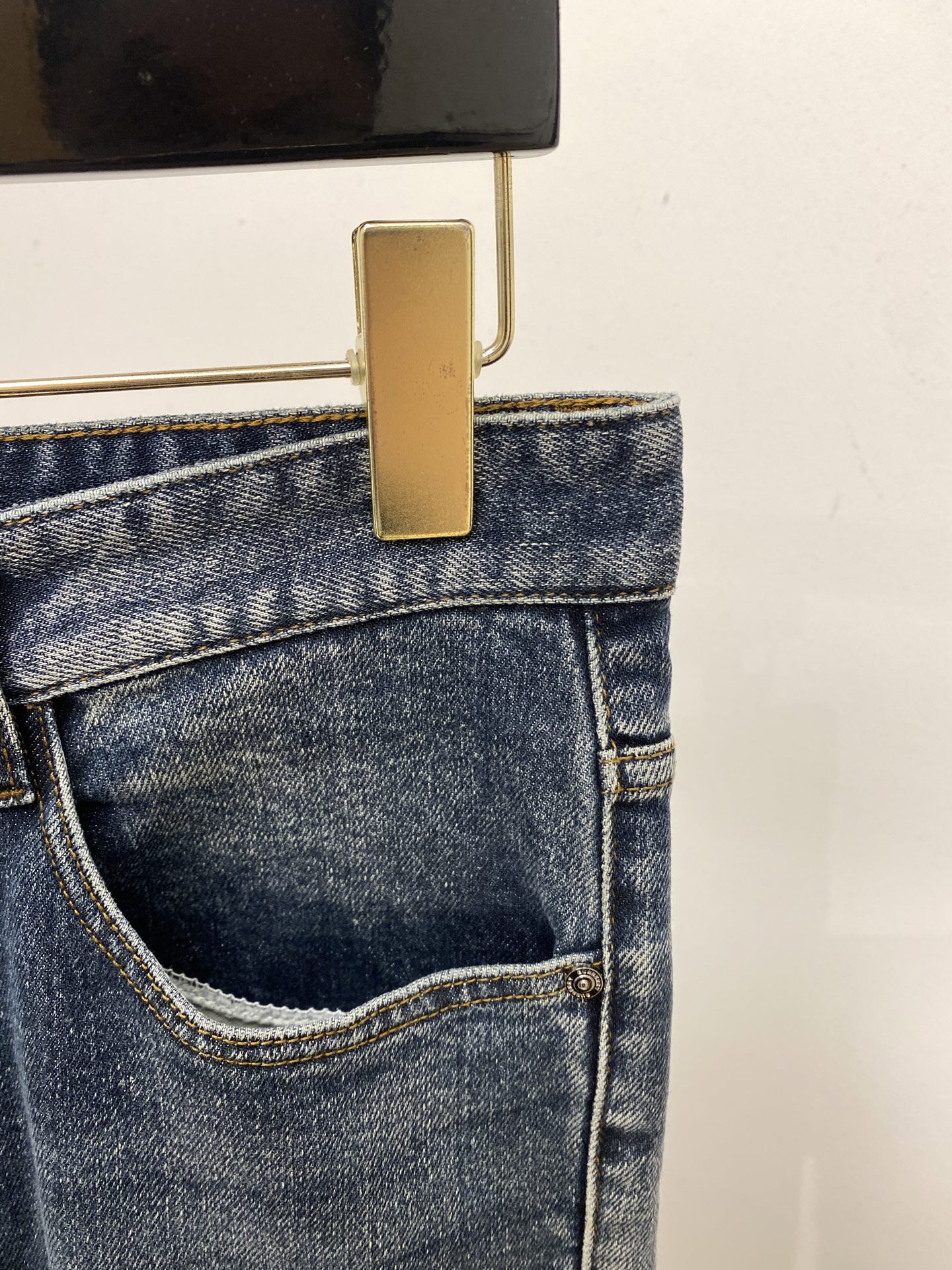 巴宝莉、2025最新品，专柜同步有售，原单狠货，水洗休闲牛仔裤，进口原版水洗弹力面料，舒适有弹性，原版五