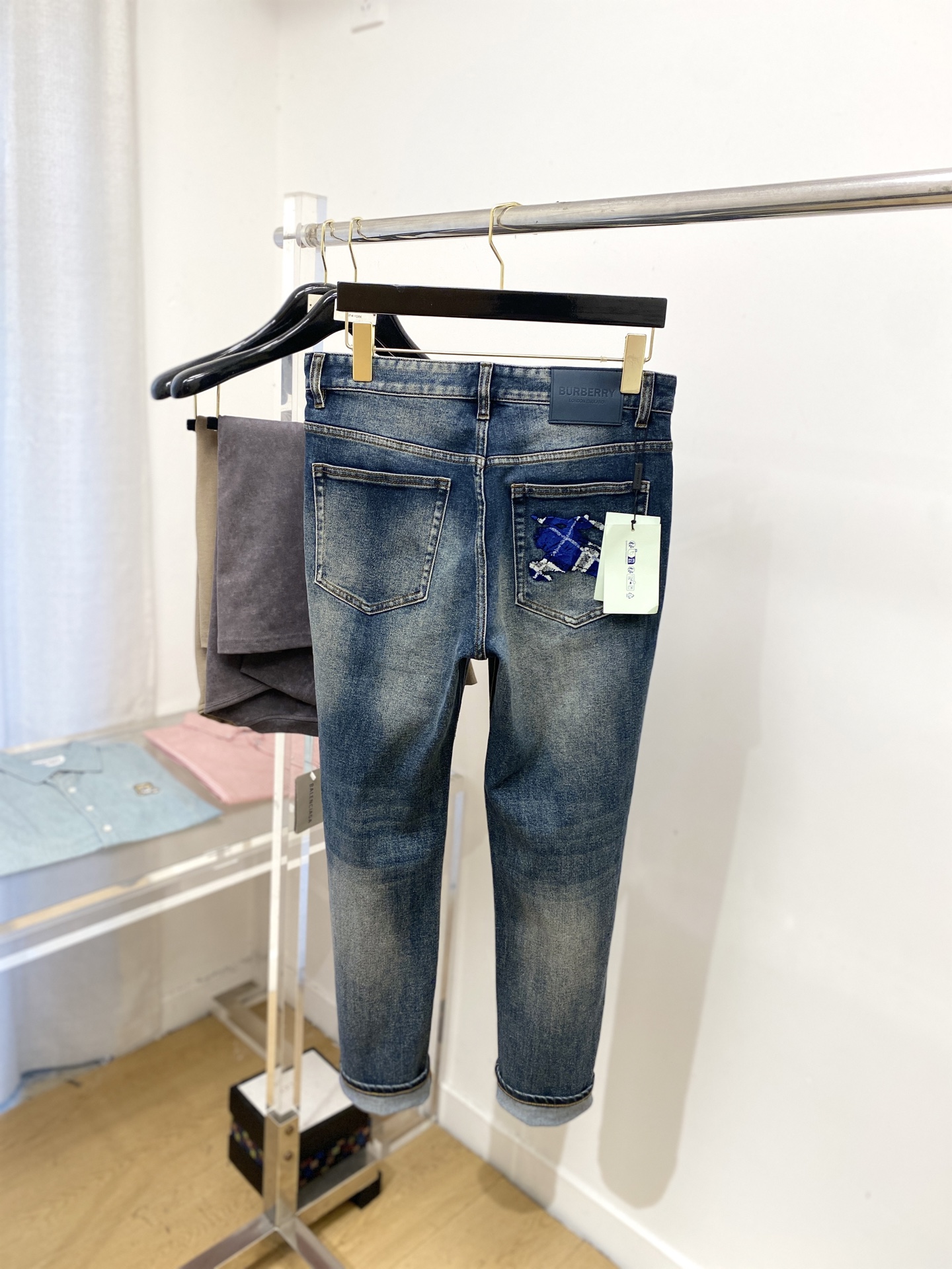 巴宝莉、2025最新品，专柜同步有售，原单狠货，水洗休闲牛仔裤，进口原版水洗弹力面料，舒适有弹性，原版五