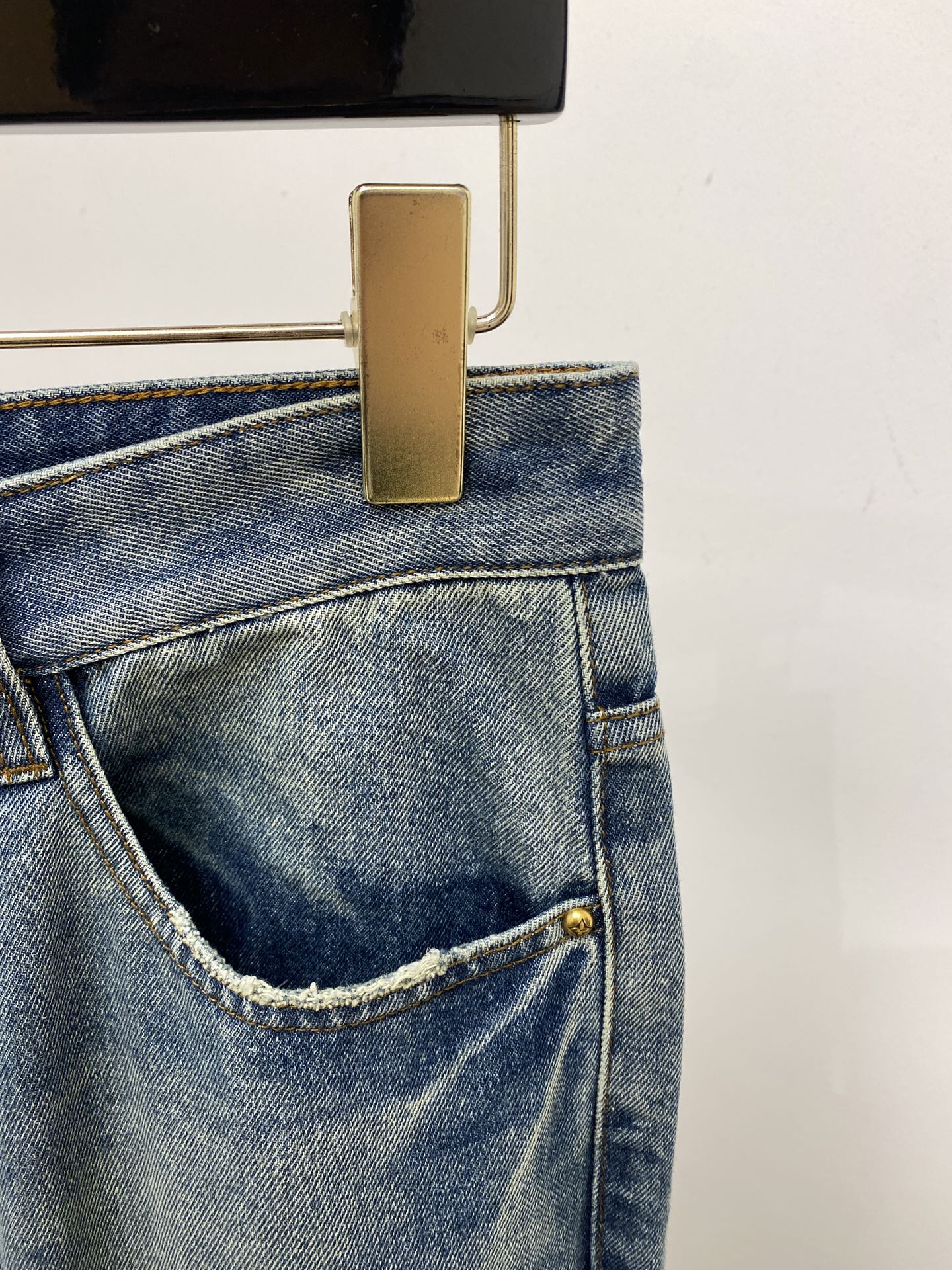 LV、2025最新品，专柜同步有售，原单狠货，水洗休闲牛仔裤，进口原版水洗弹力面料，舒适有弹性，原版五金