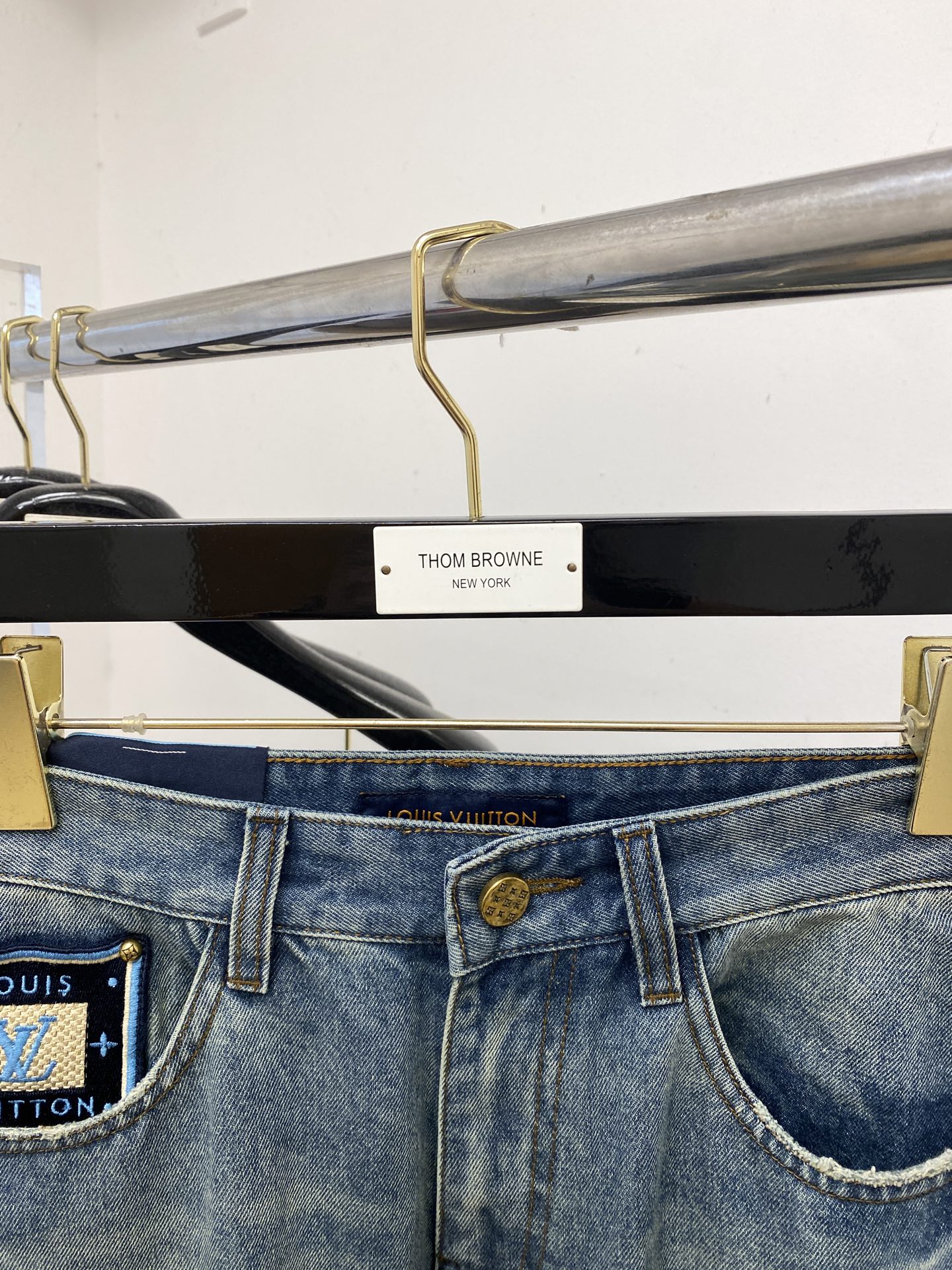 LV、2025最新品，专柜同步有售，原单狠货，水洗休闲牛仔裤，进口原版水洗弹力面料，舒适有弹性，原版五金