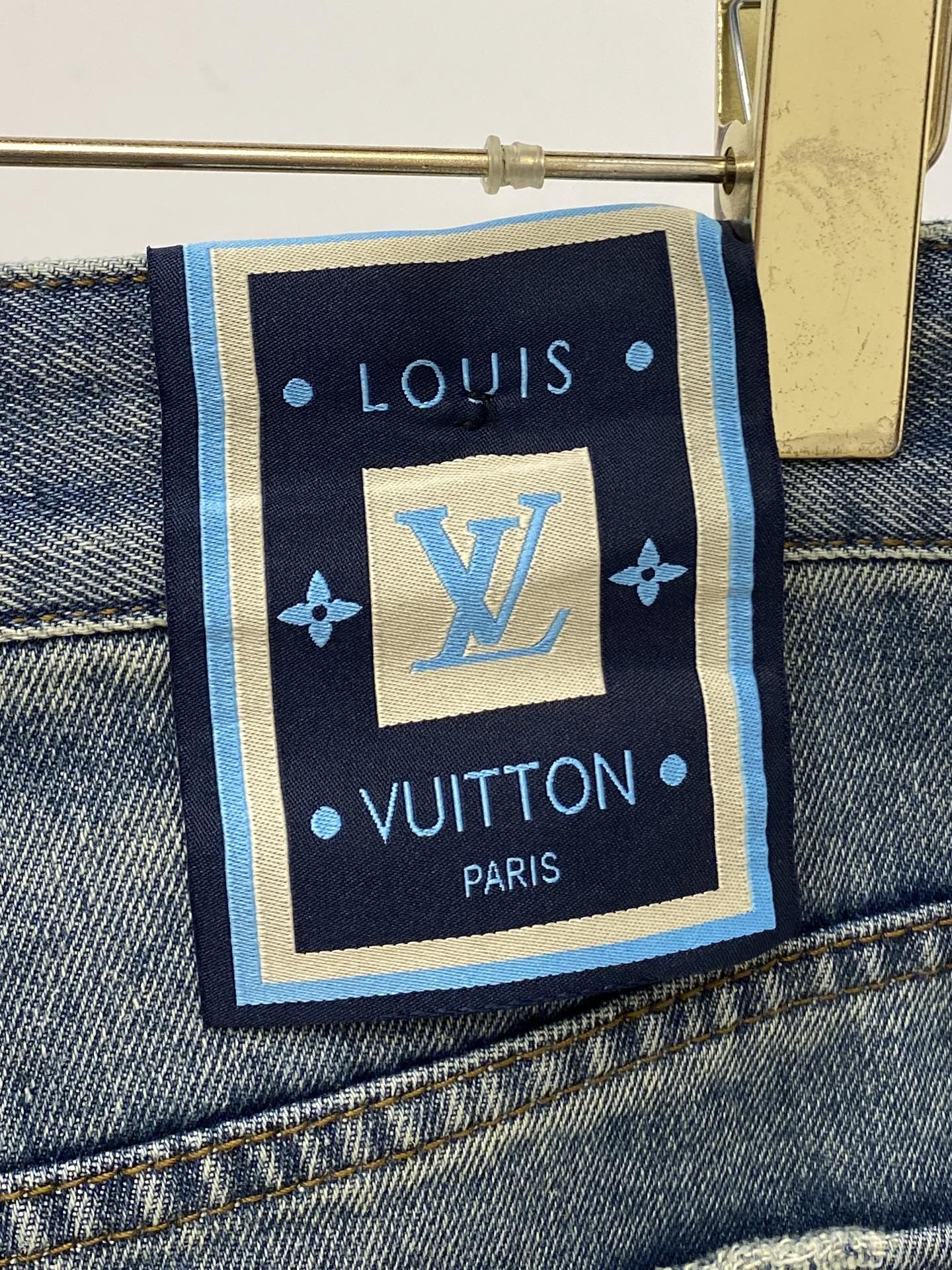 LV、2025最新品，专柜同步有售，原单狠货，水洗休闲牛仔裤，进口原版水洗弹力面料，舒适有弹性，原版五金