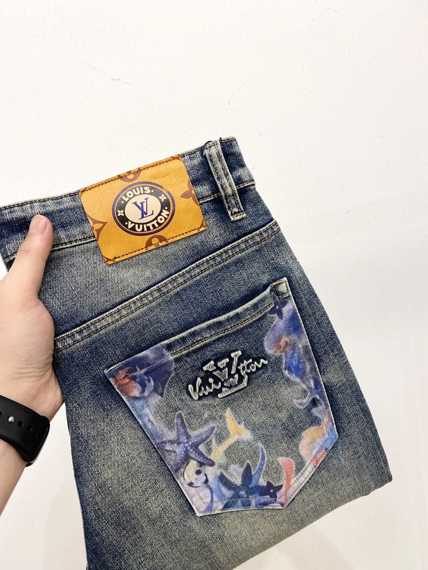 LV、2025最新品，专柜同步有售，原单狠货，水洗休闲牛仔裤，进口原版水洗弹力面料，舒适有弹性，原版五金