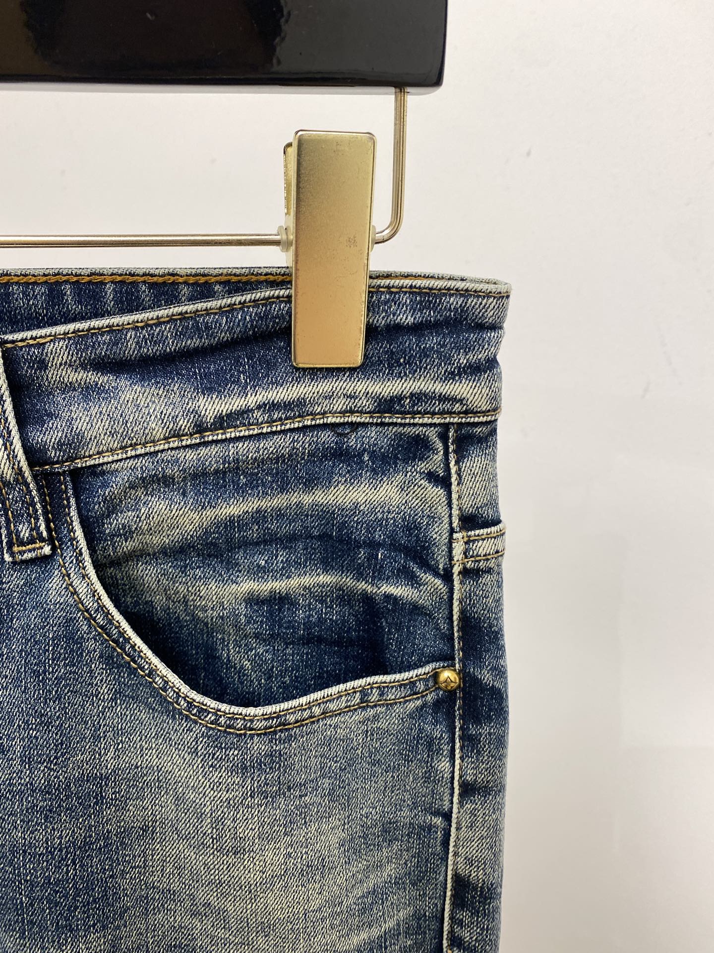 LV、2025最新品，专柜同步有售，原单狠货，水洗休闲牛仔裤，进口原版水洗弹力面料，舒适有弹性，原版五金