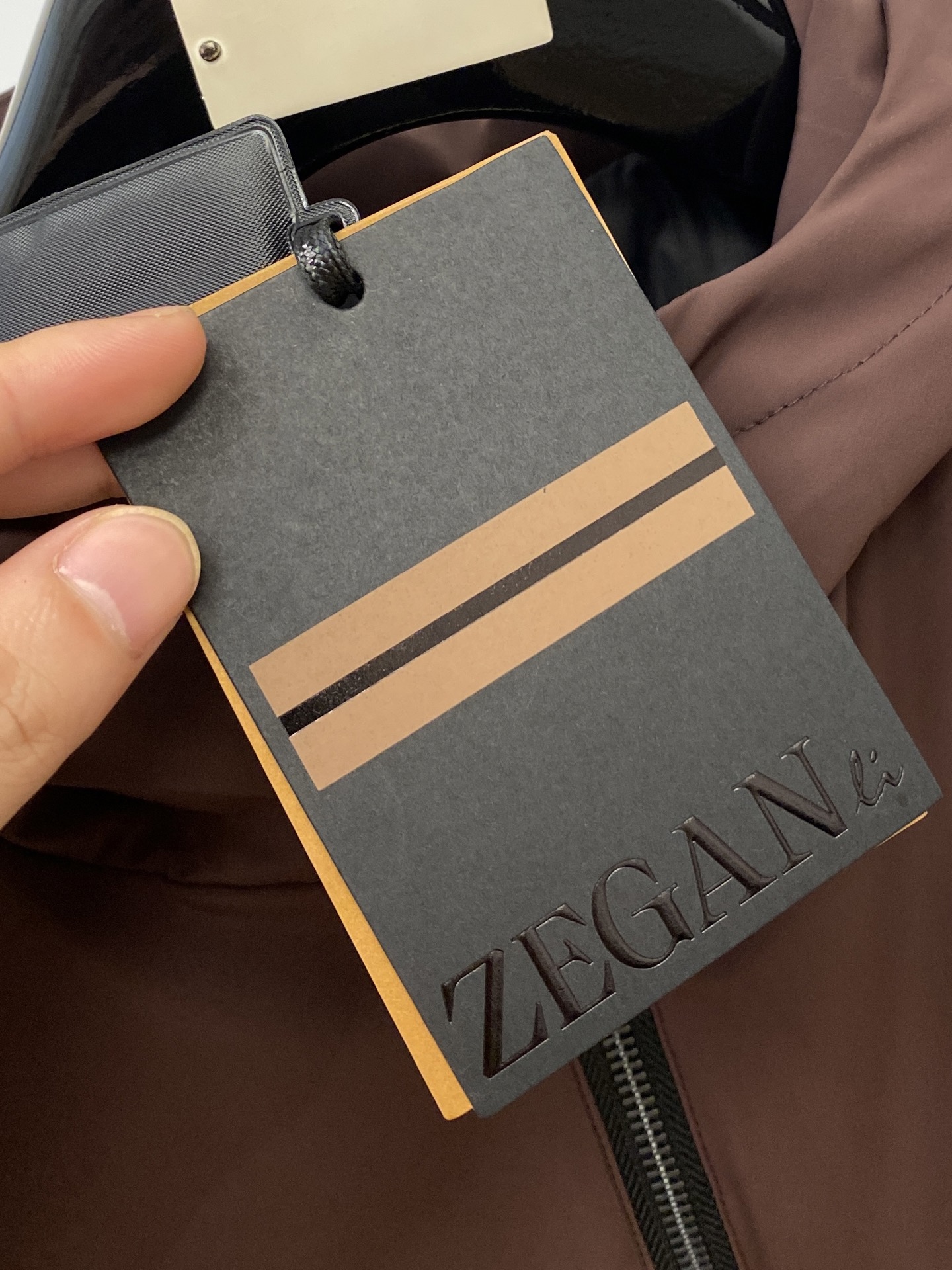 Brunello Cucinelli、2025新品羽绒外套，时尚帅气，简约百搭款，胸前精致刺绣图案log