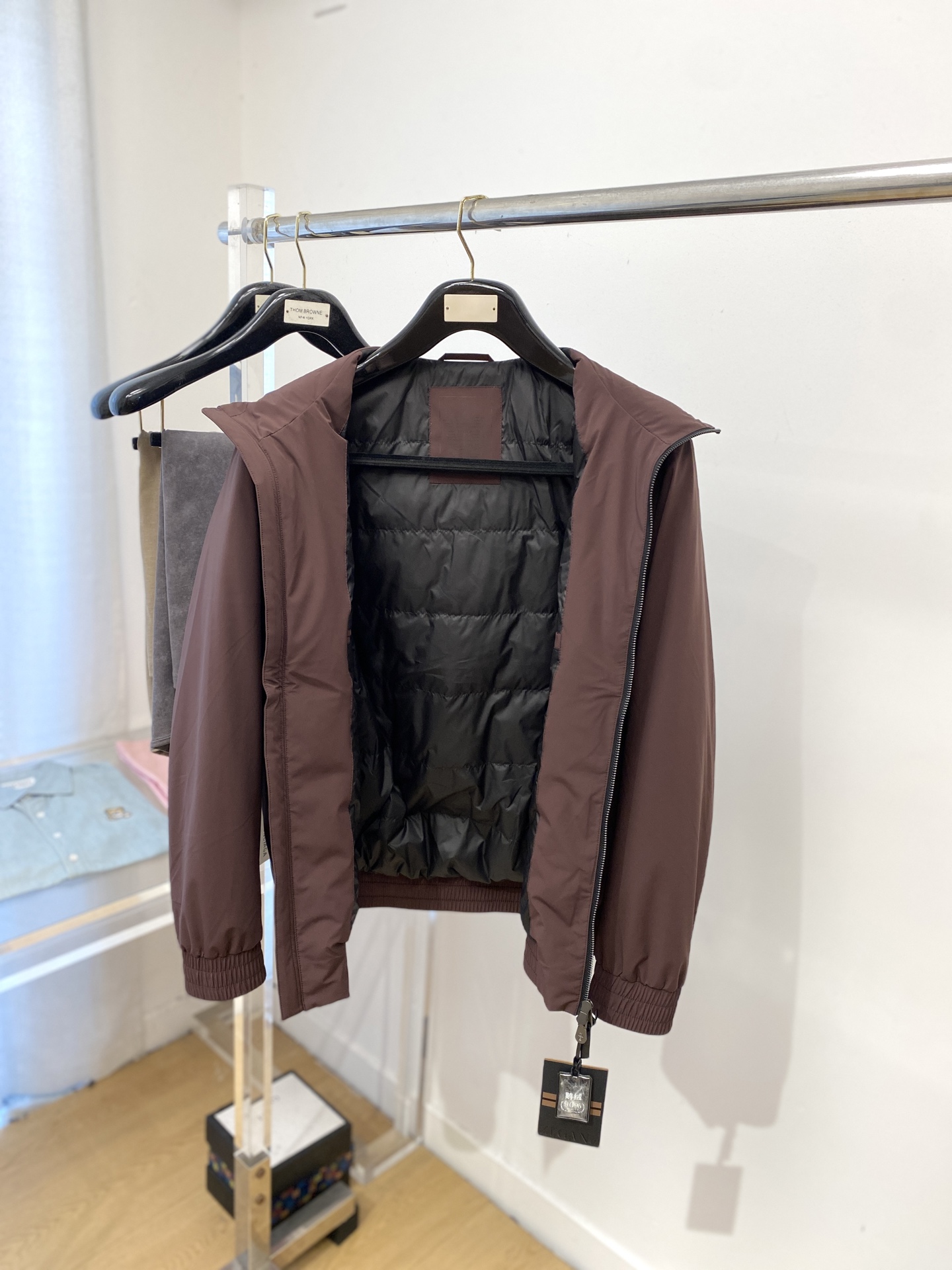Brunello Cucinelli、2025新品羽绒外套，时尚帅气，简约百搭款，胸前精致刺绣图案log