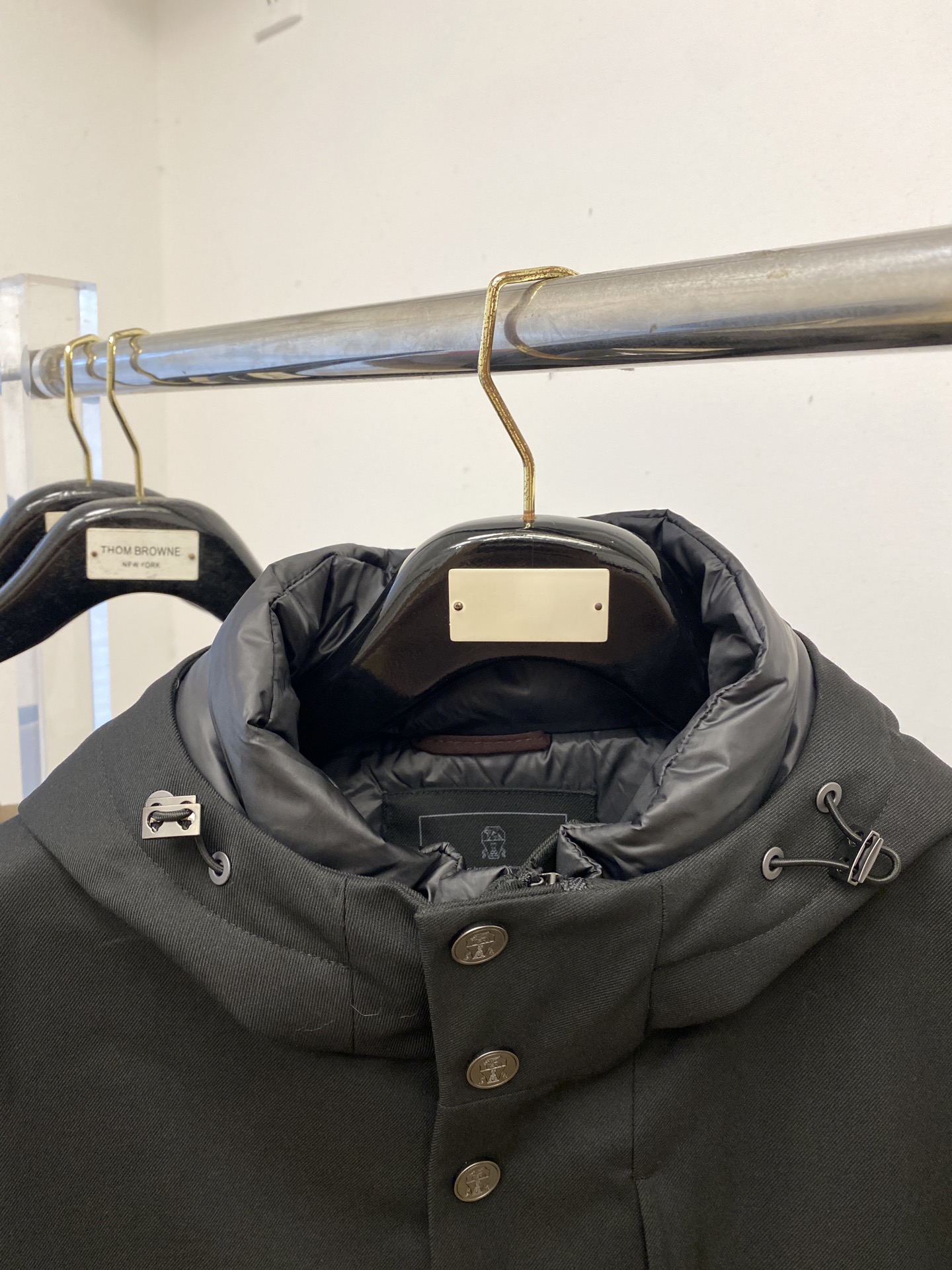 ￼ Brunello Cucinelli、2025新品羽绒夹克外套，时尚帅气，简约百搭款，胸前精致刺绣装