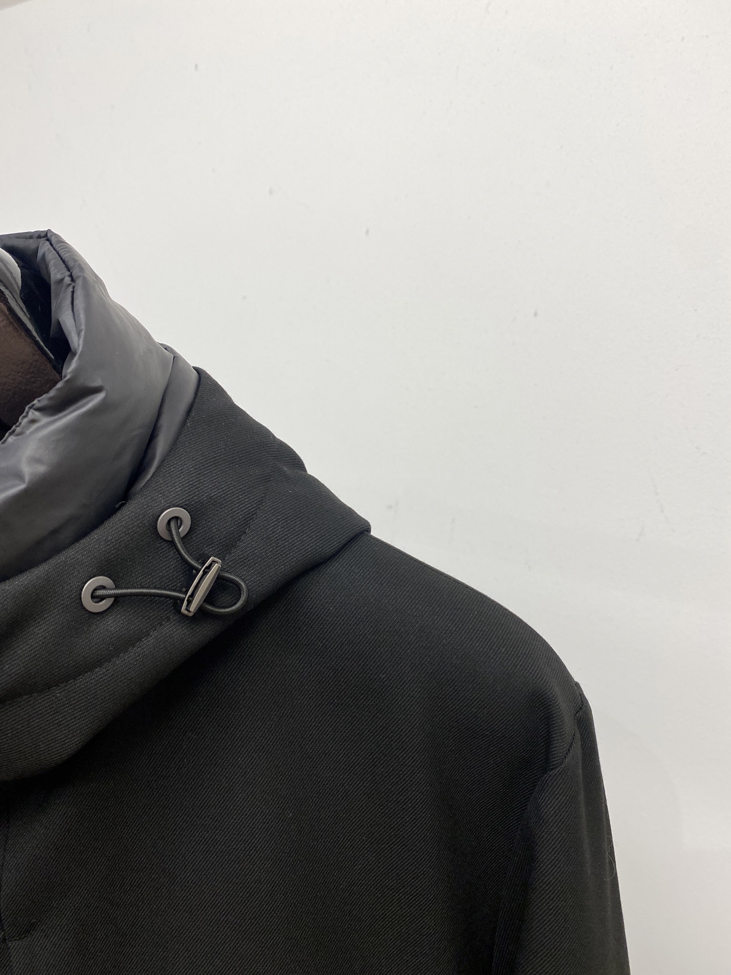 ￼ Brunello Cucinelli、2025新品羽绒夹克外套，时尚帅气，简约百搭款，胸前精致刺绣装