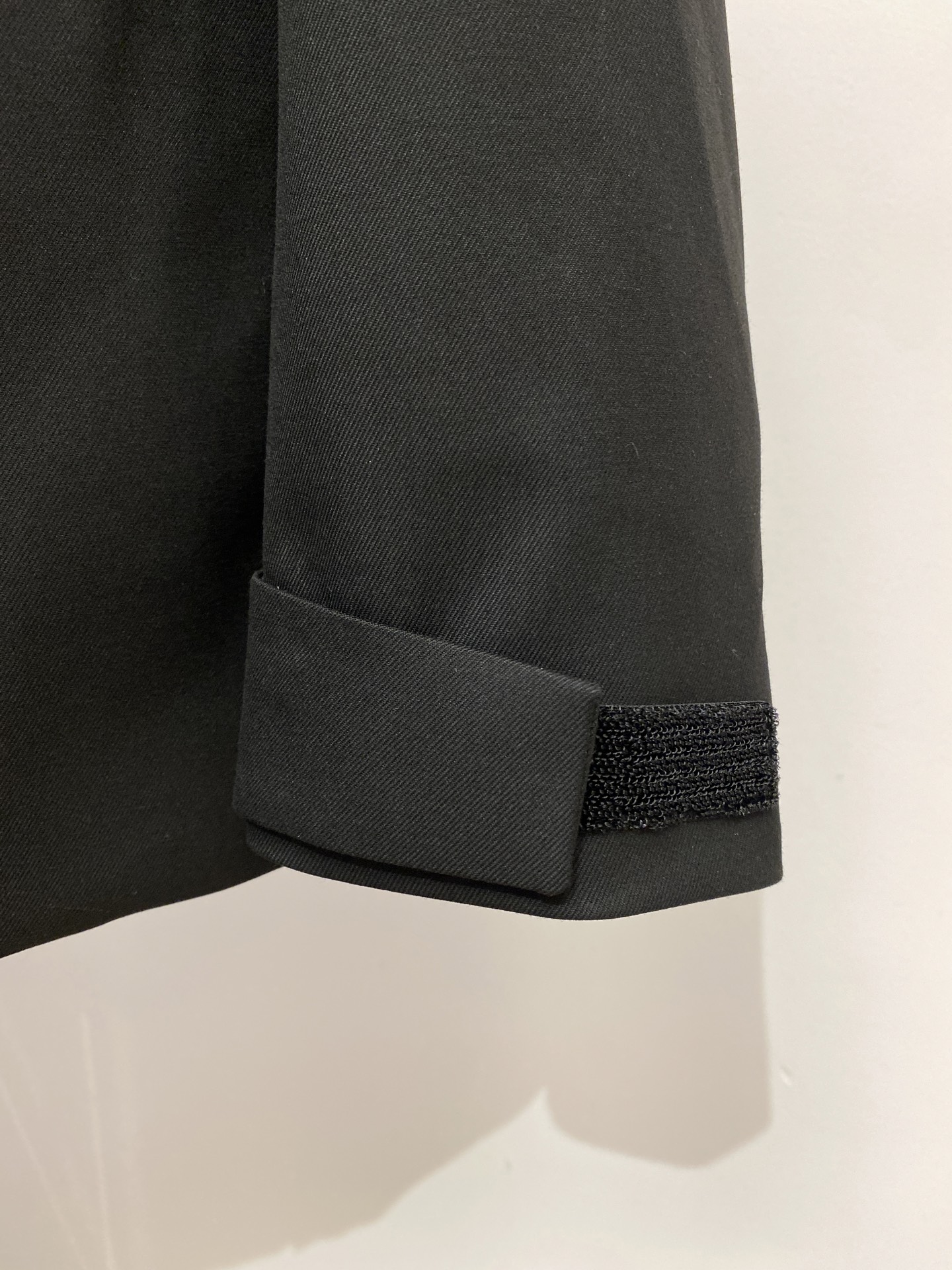 ￼ Brunello Cucinelli、2025新品羽绒夹克外套，时尚帅气，简约百搭款，胸前精致刺绣装