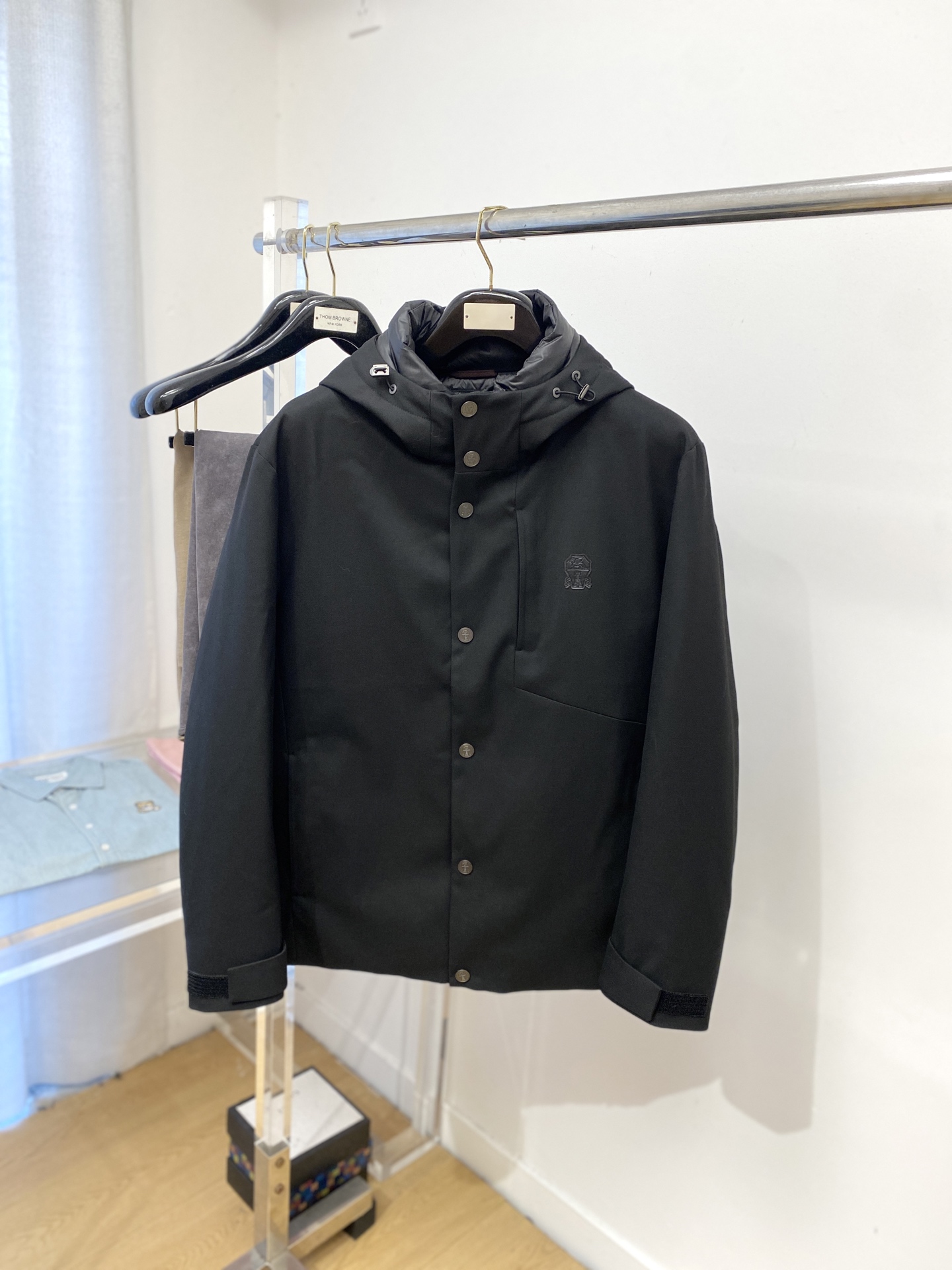￼ Brunello Cucinelli、2025新品羽绒夹克外套，时尚帅气，简约百搭款，胸前精致刺绣装
