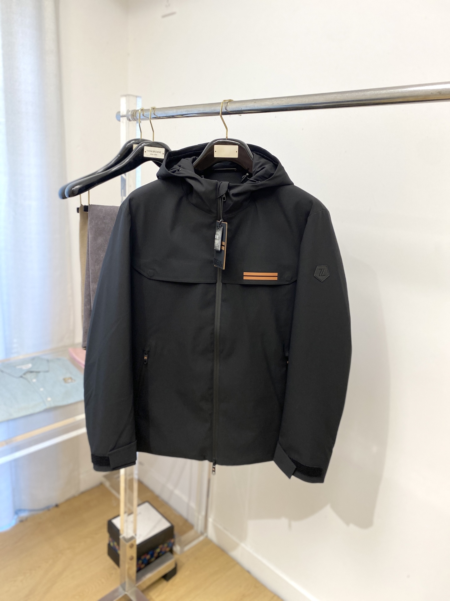 ￼ Brunello Cucinelli、2025新品羽绒外套，时尚帅气，简约百搭款，袖口刺绣装饰字母l