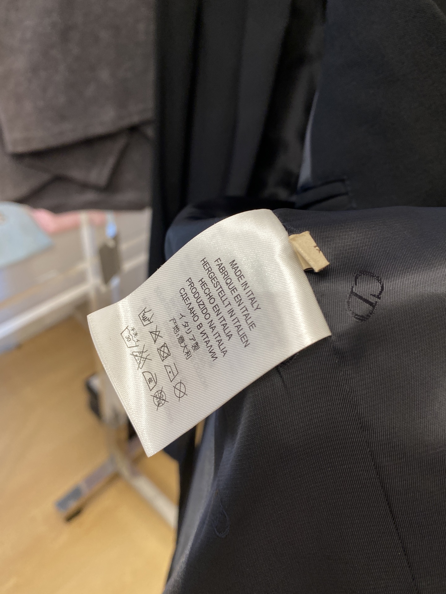 迪奥、2025新品西装外套，时尚帅气，简约百搭款，定制原版面料，不仅挺括，保持潮流的廓形，又穿着舒适，纱