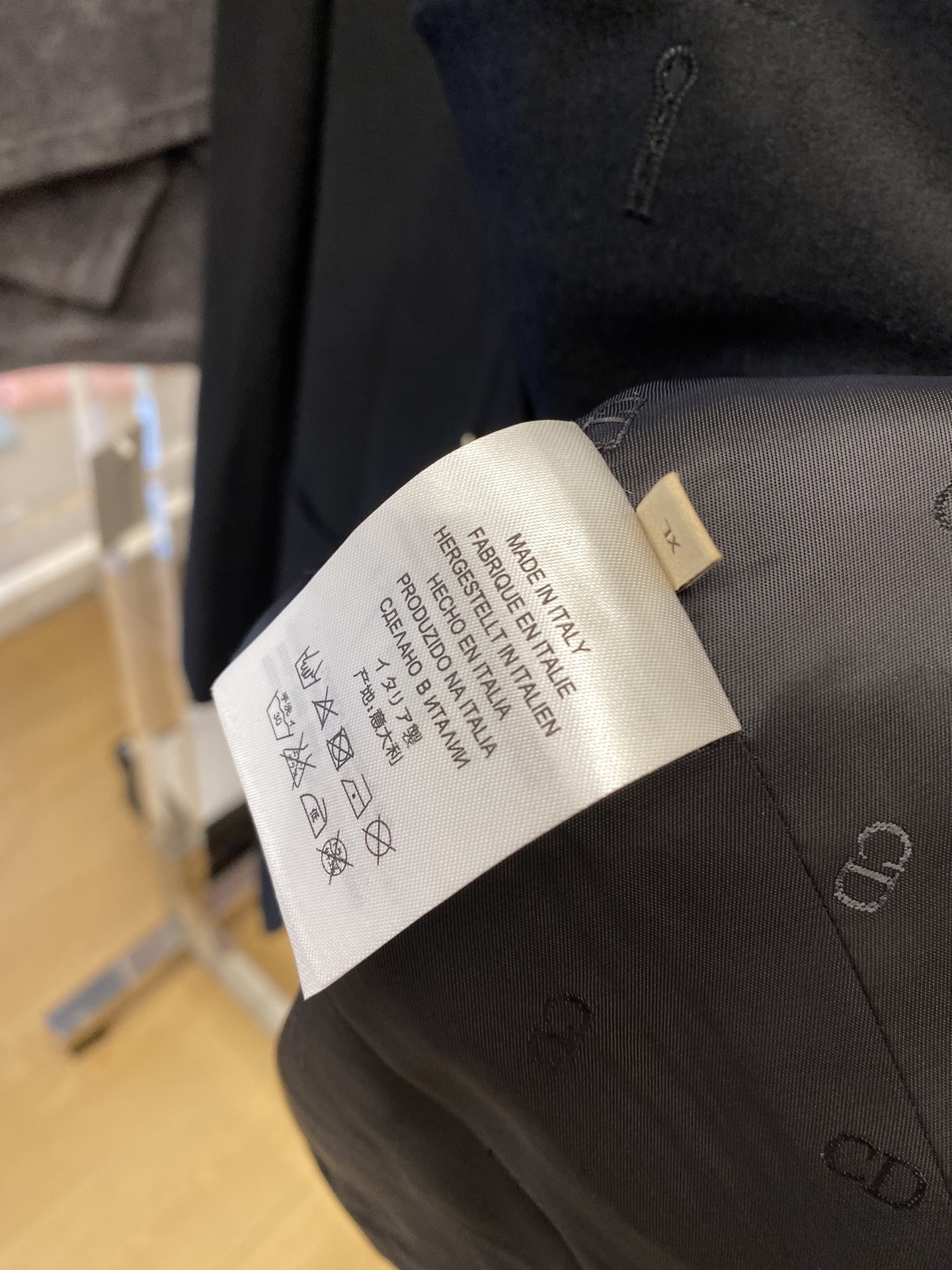 迪奥、2025新品西装外套，时尚帅气，简约百搭款，定制原版面料，不仅挺括，保持潮流的廓形，又穿着舒适，纱