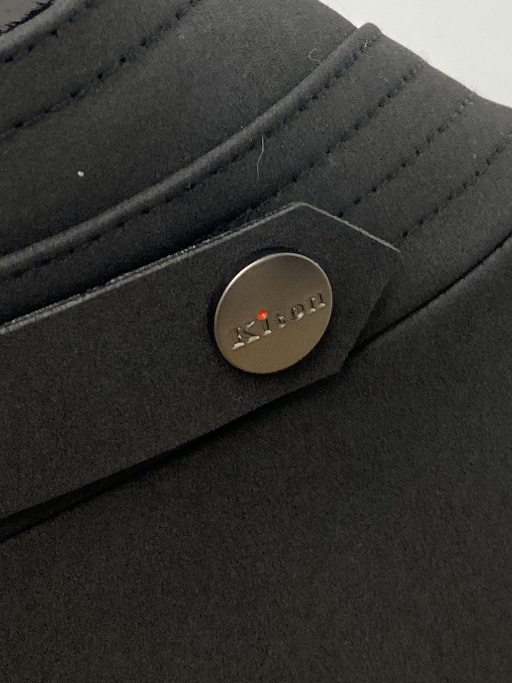 Kiton、2025新品夹克外套，时尚帅气，简约百搭款，原版五金辅料logo，定制原版面料，不仅挺括，保