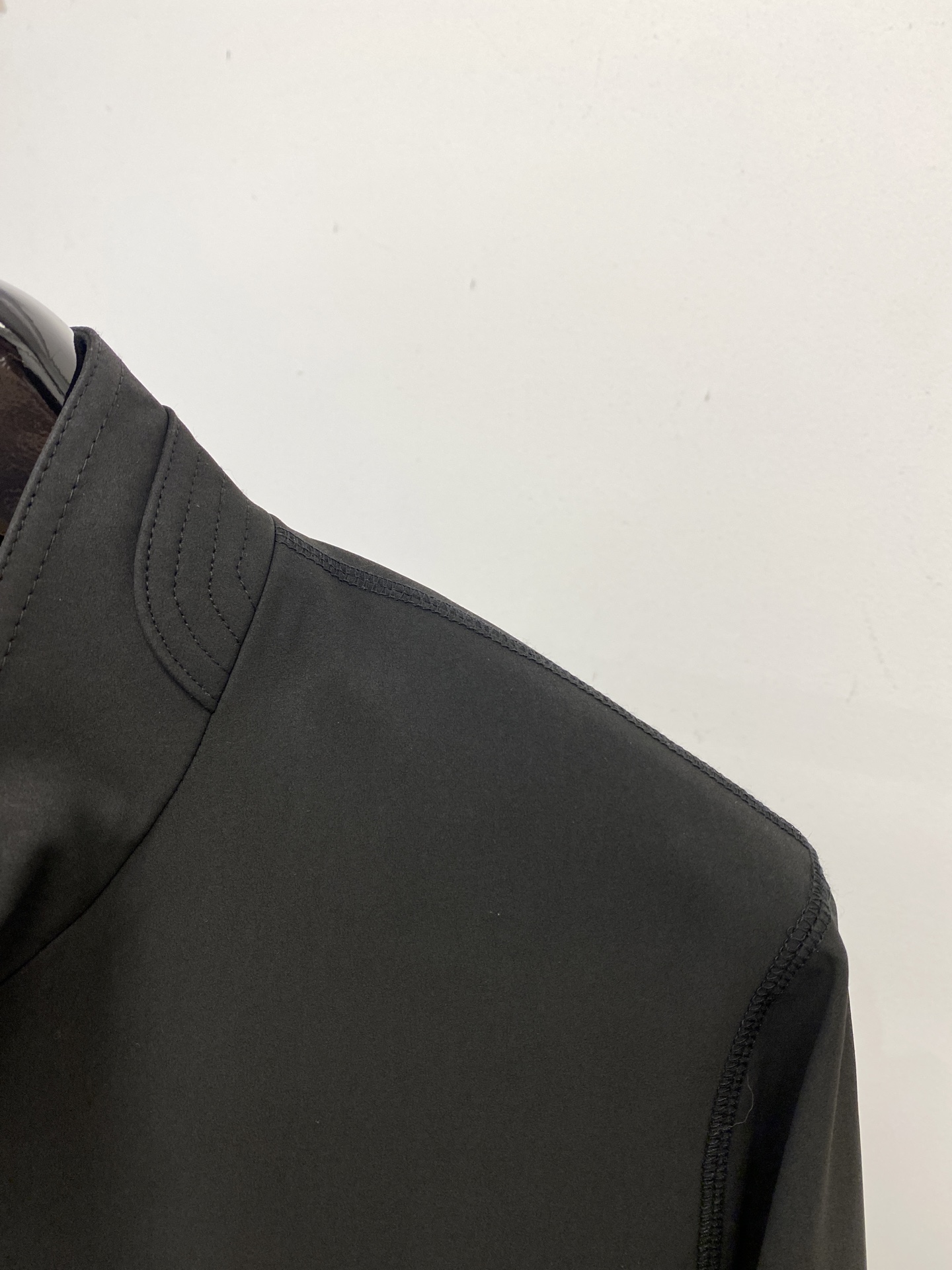 Kiton、2025新品夹克外套，时尚帅气，简约百搭款，原版五金辅料logo，定制原版面料，不仅挺括，保