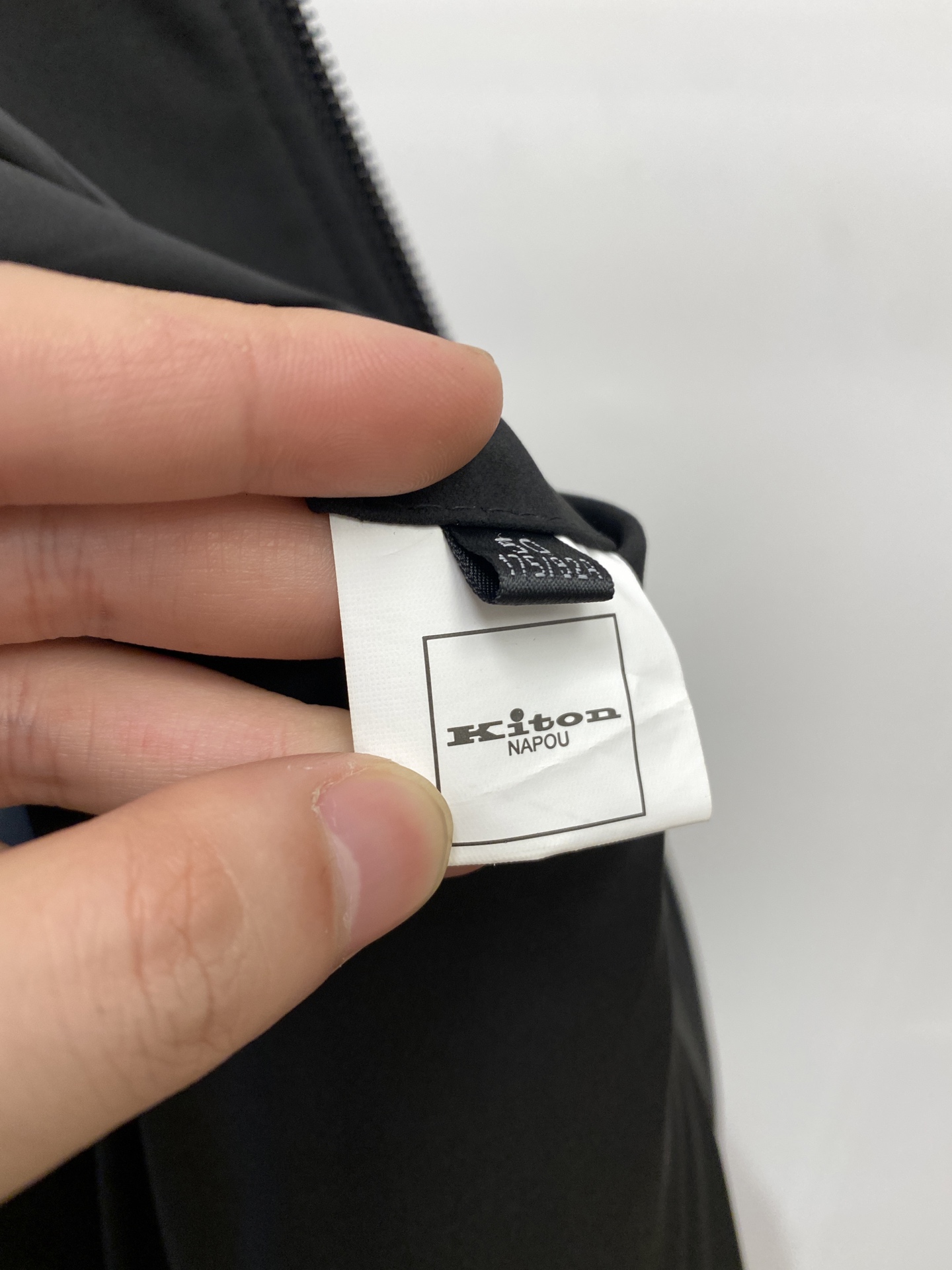 Kiton、2025新品夹克外套，时尚帅气，简约百搭款，原版五金辅料logo，定制原版面料，不仅挺括，保