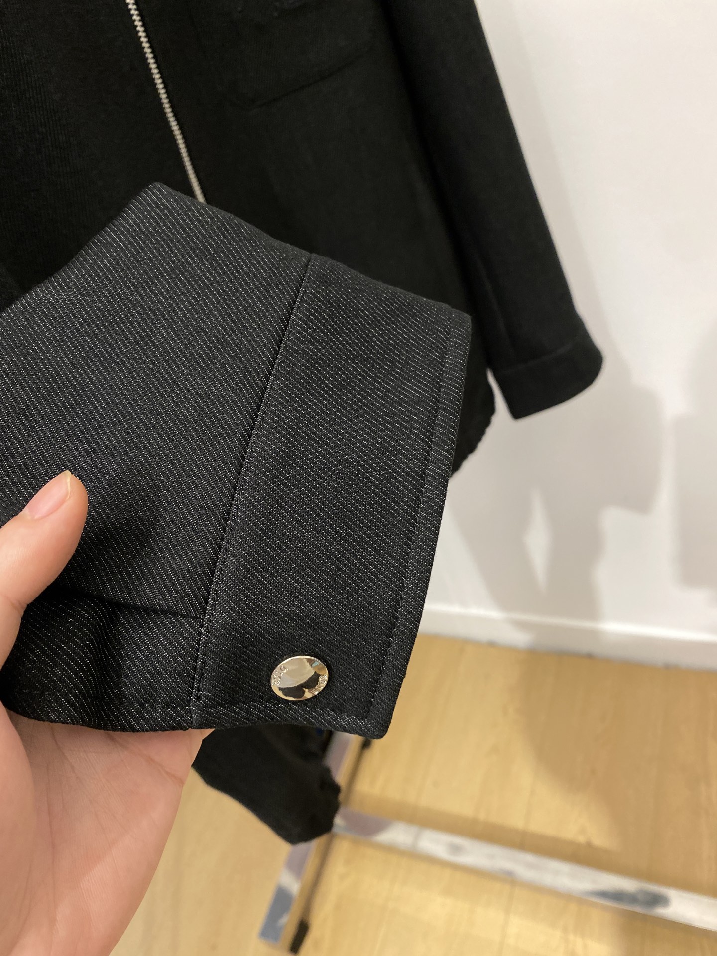 迪奥、2025新品夹克外套，时尚帅气，简约百搭款，胸前精致刺绣字母logo，定制原版面料，不仅挺括，保持