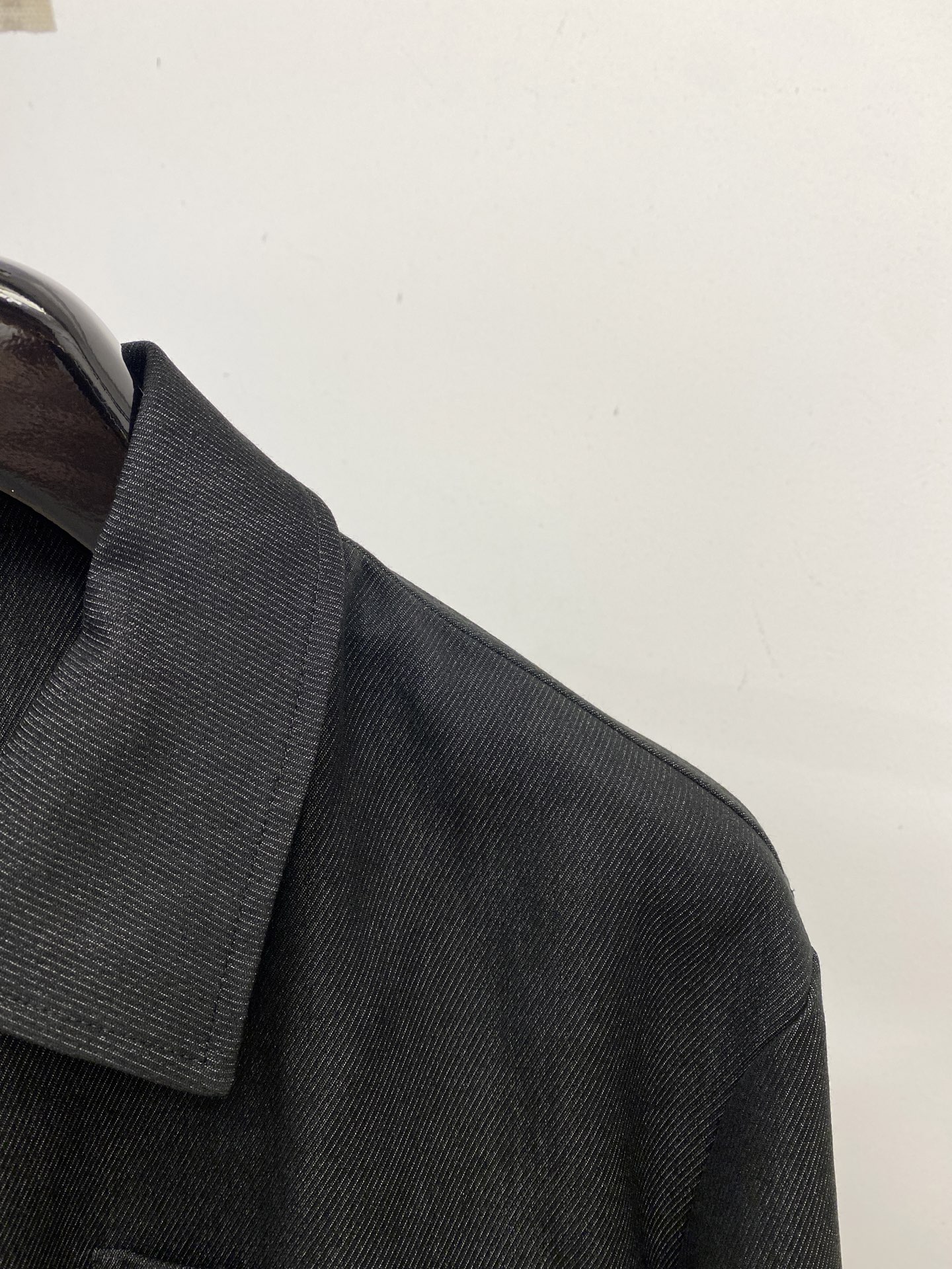 迪奥、2025新品夹克外套，时尚帅气，简约百搭款，胸前精致刺绣字母logo，定制原版面料，不仅挺括，保持