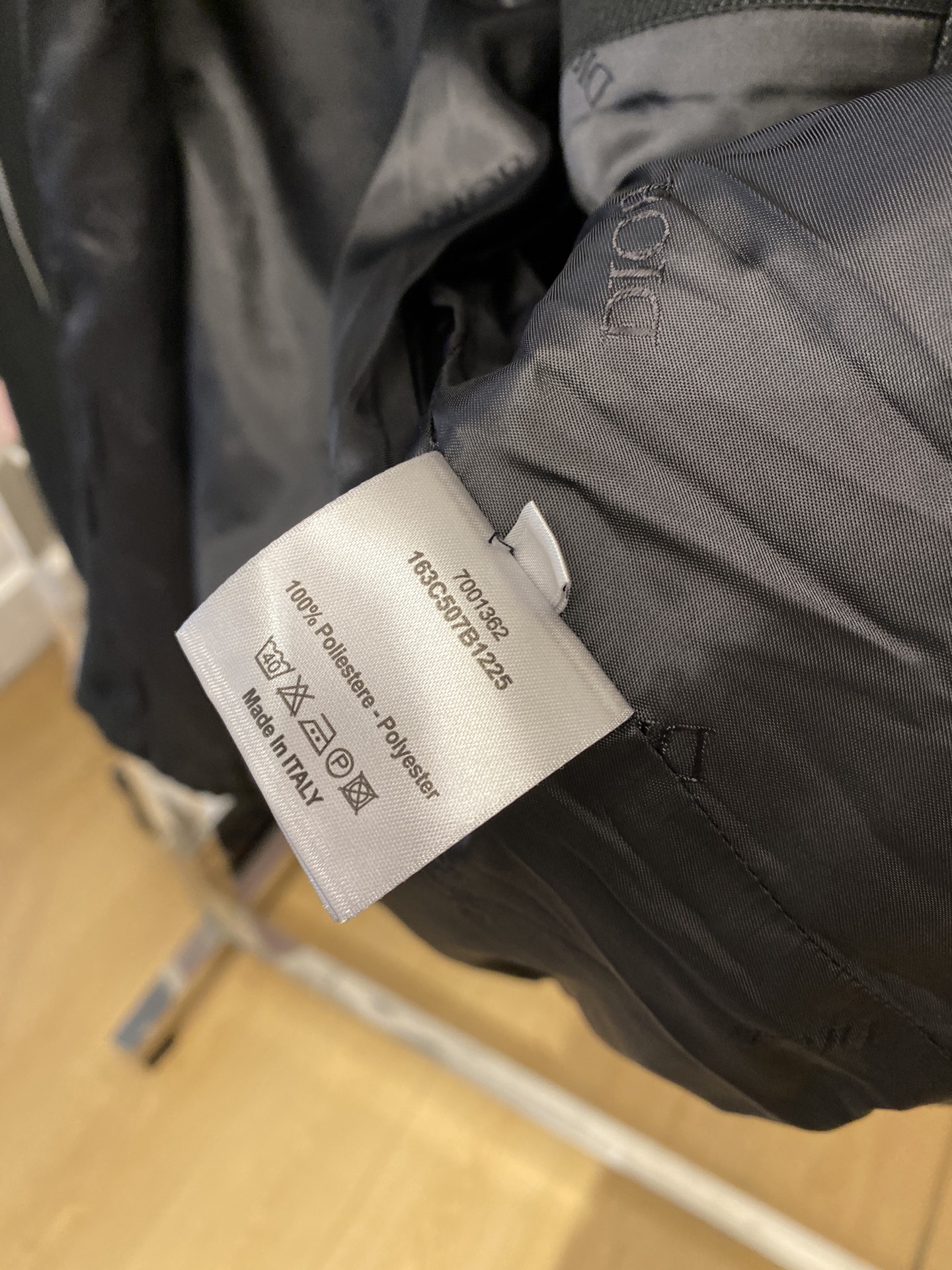 迪奥、2025新品夹克外套，时尚帅气，简约百搭款，胸前精致刺绣字母logo，定制原版面料，不仅挺括，保持