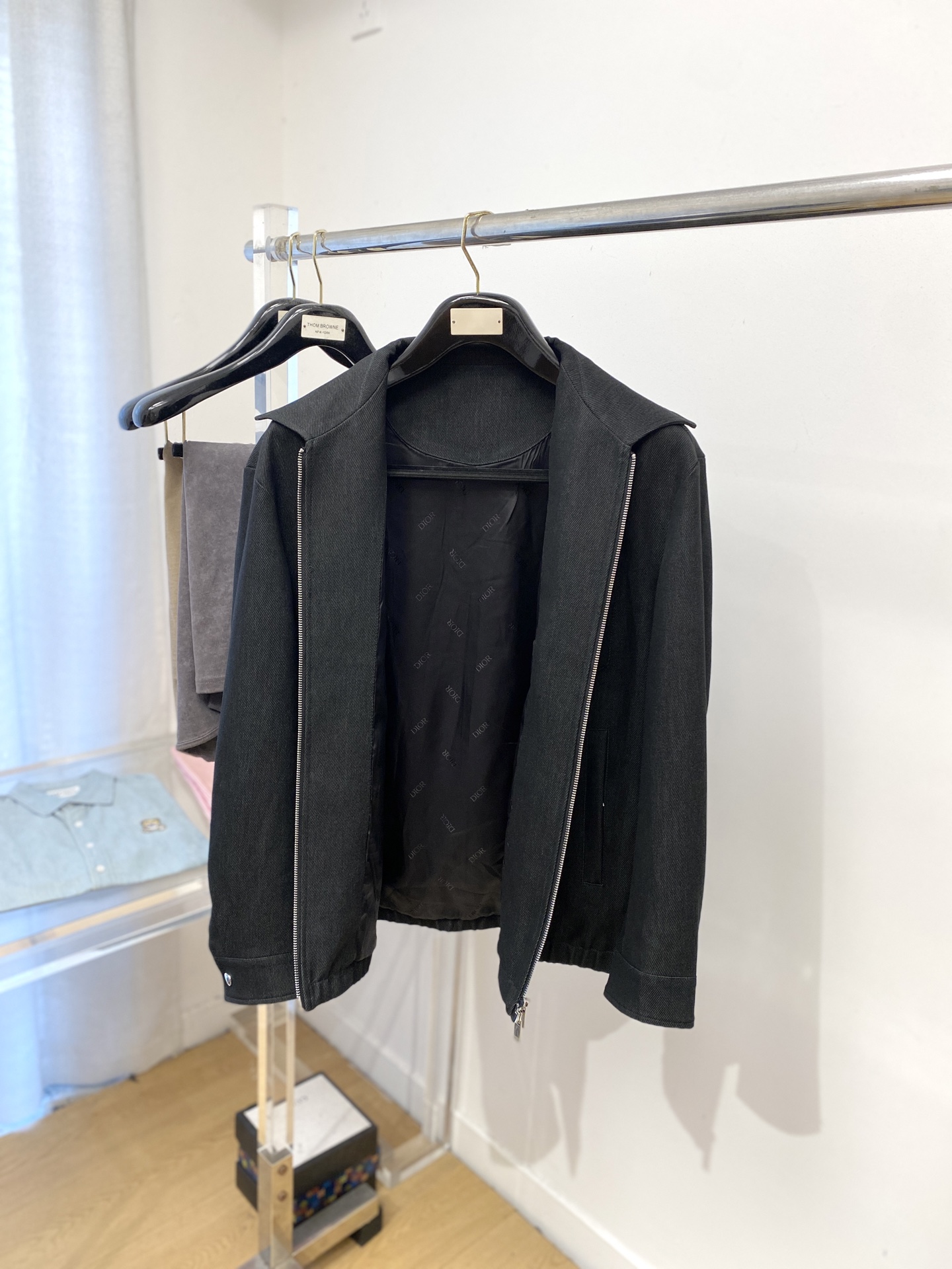 迪奥、2025新品夹克外套，时尚帅气，简约百搭款，胸前精致刺绣字母logo，定制原版面料，不仅挺括，保持