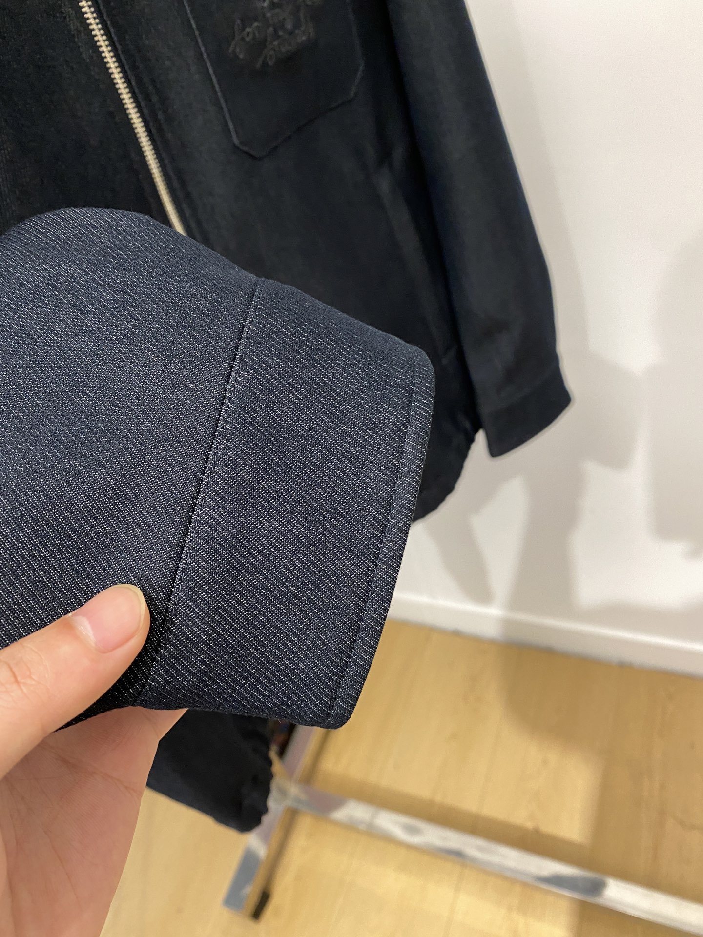 ￼ 迪奥、2025新品夹克外套，时尚帅气，简约百搭款，胸前精致刺绣字母logo，定制原版面料，不仅挺括，