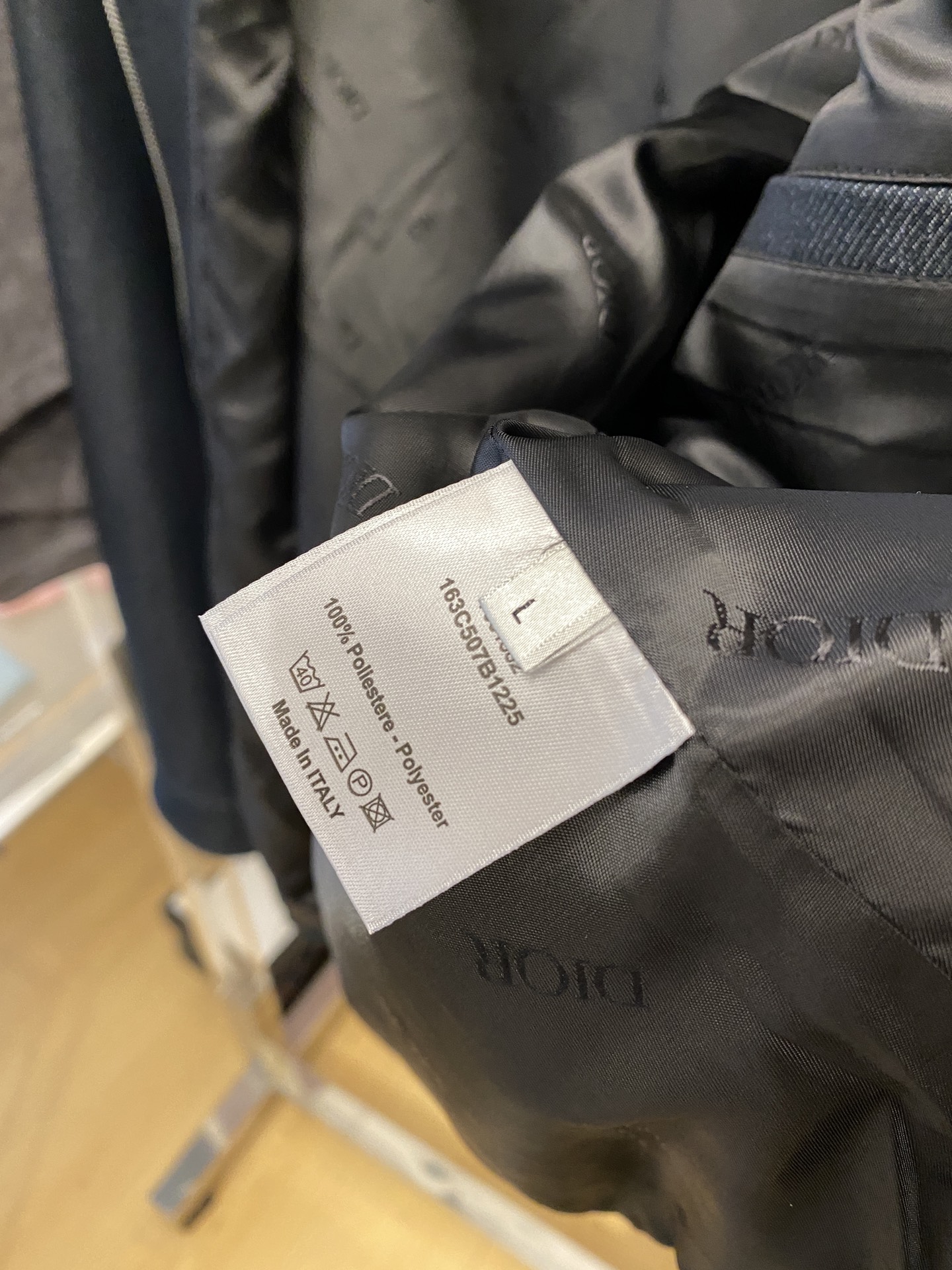 ￼ 迪奥、2025新品夹克外套，时尚帅气，简约百搭款，胸前精致刺绣字母logo，定制原版面料，不仅挺括，