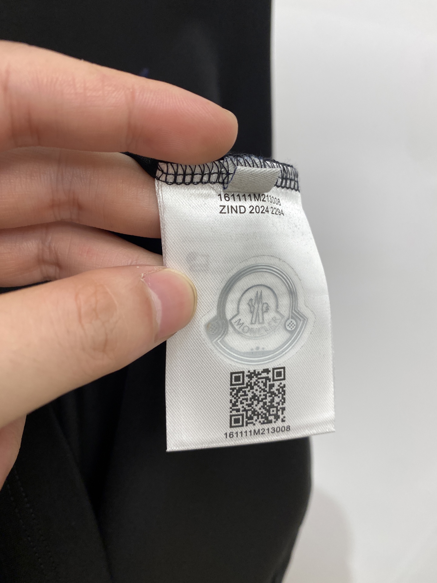 蒙口、2025最新款短袖T恤，帅气时尚，胸前精致刺绣图案字母logo，简约百搭款。面料棉 不仅挺括，保持