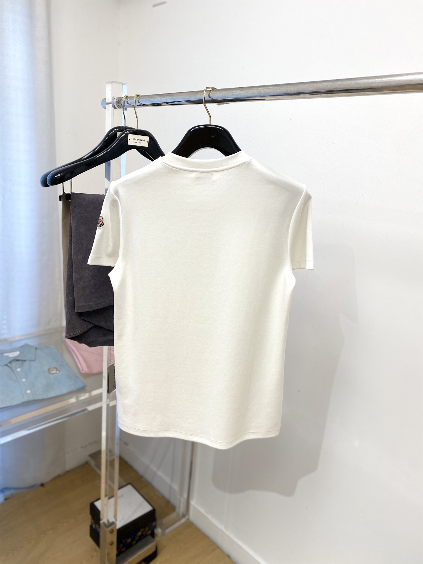 蒙口、2025最新款短袖T恤，帅气时尚，胸前精致刺绣图案字母logo，简约百搭款。面料棉 不仅挺括，保持