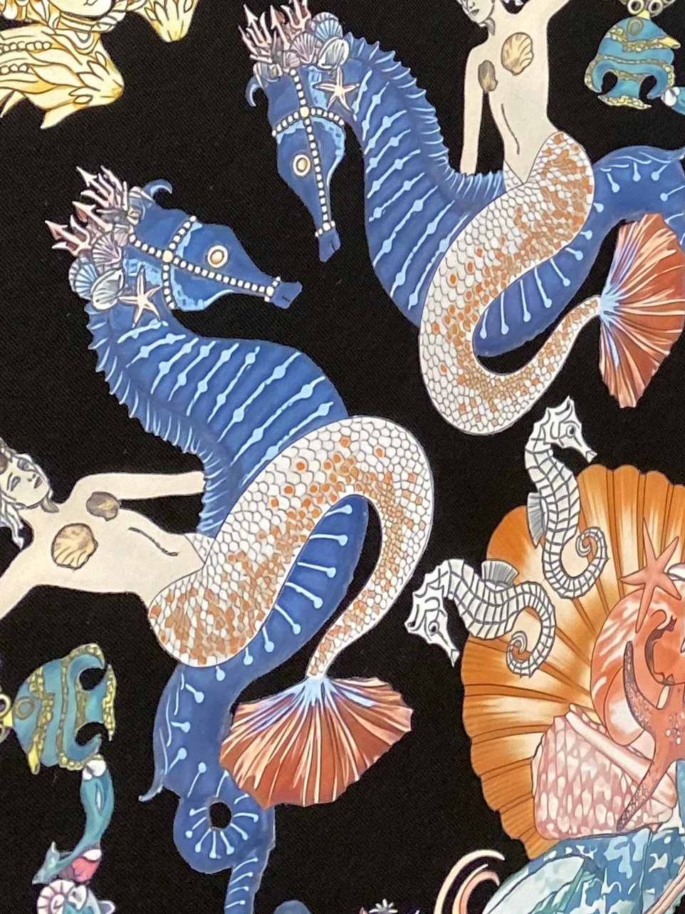 范思哲、2025最新款短袖T恤，帅气时尚，胸前顶级印花图案字母logo，简约百搭款。面料棉 不仅挺括，保