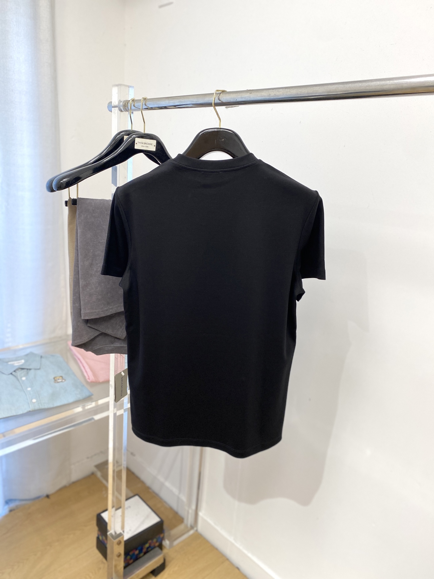 范思哲、2025最新款短袖T恤，帅气时尚，胸前顶级印花图案字母logo，简约百搭款。面料棉 不仅挺括，保