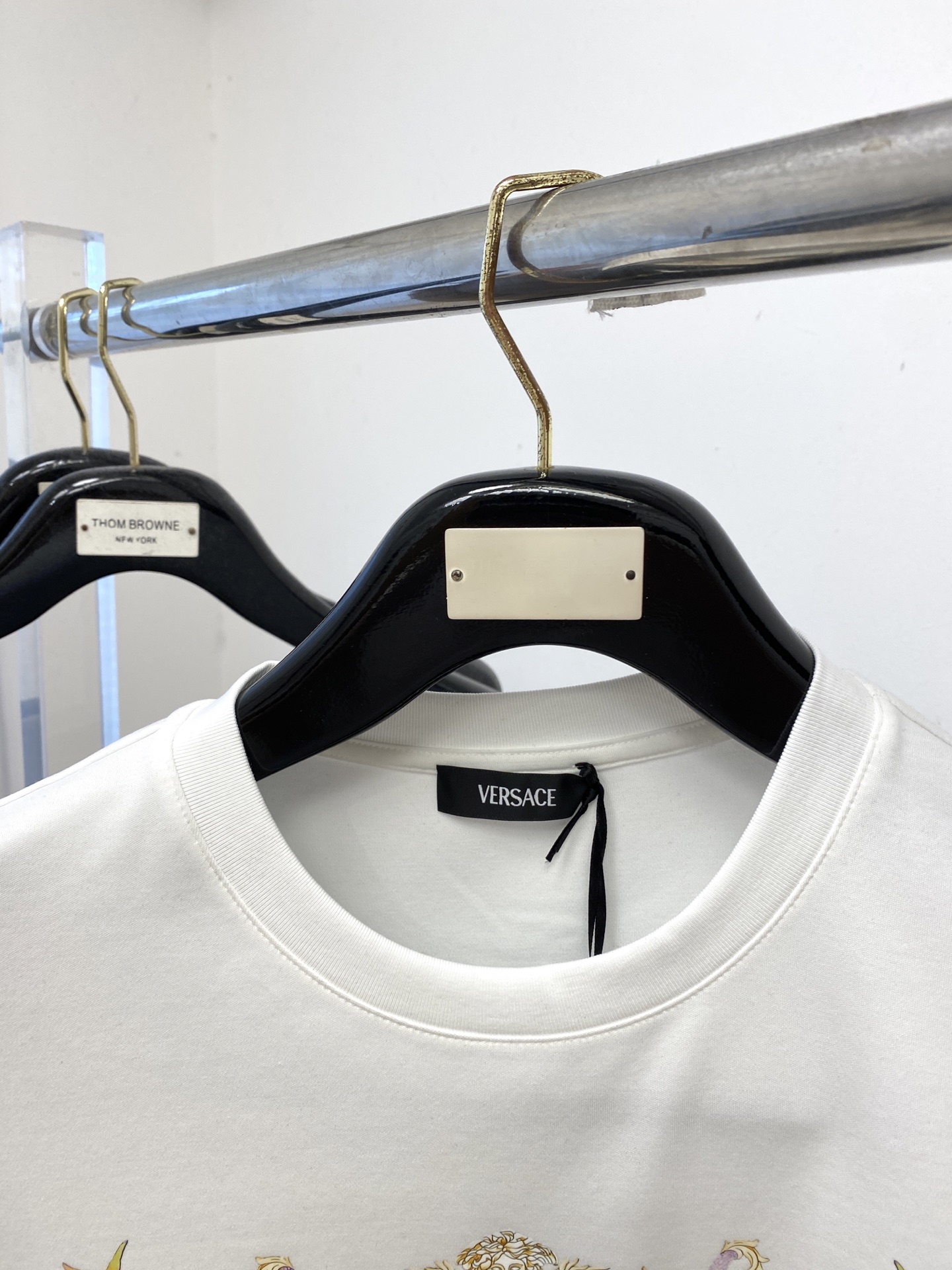 范思哲、2025最新款短袖T恤，帅气时尚，胸前顶级印花图案字母logo，简约百搭款。面料棉 不仅挺括，保