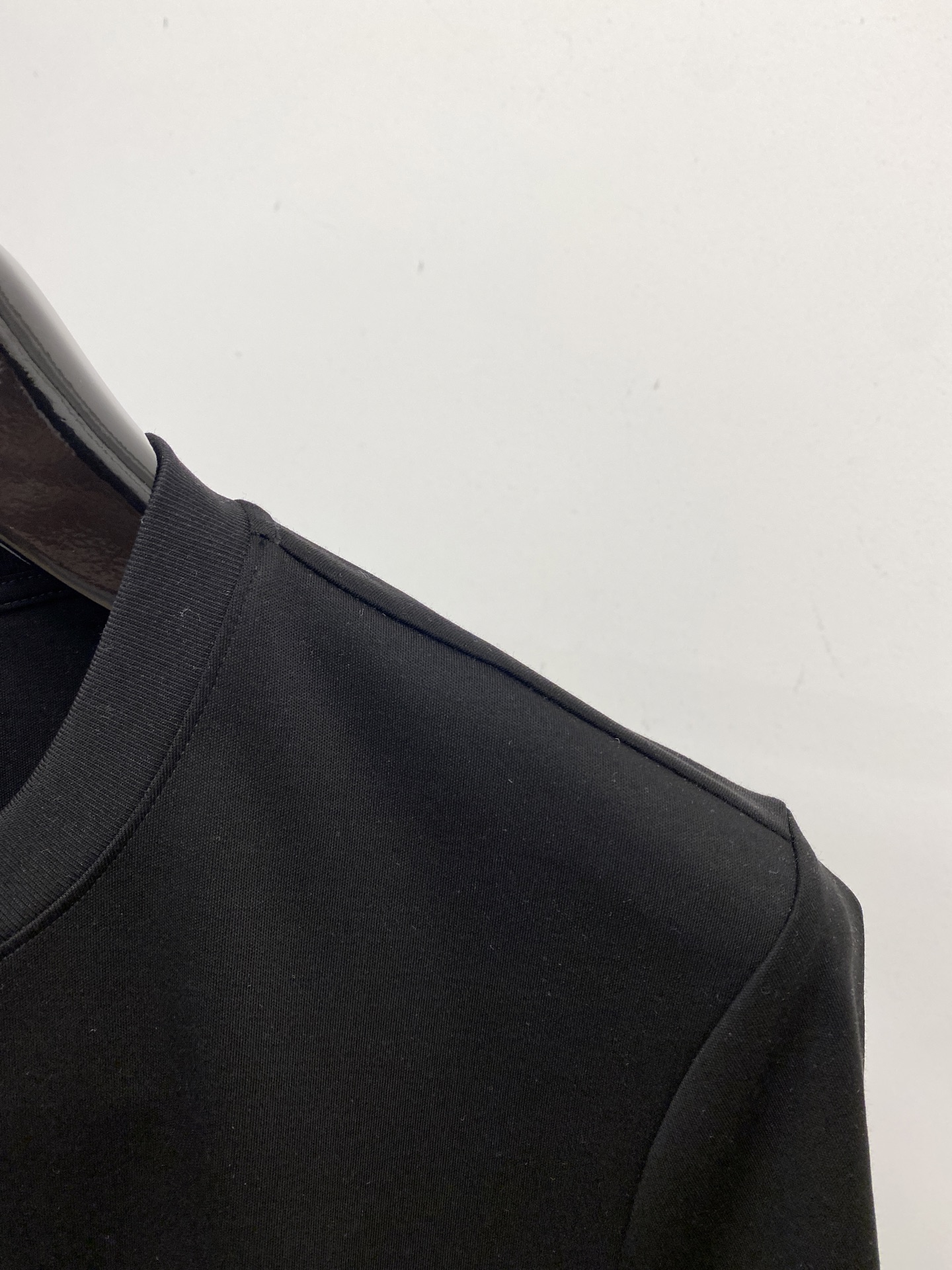 蒙口、2025最新款短袖T恤，帅气时尚，胸前顶级印花图案字母logo，简约百搭款。面料棉 不仅挺括，保持