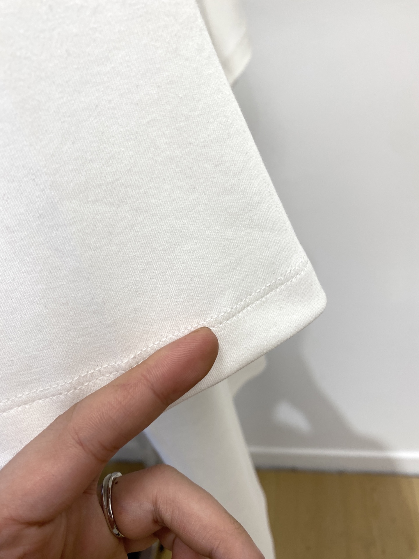 蒙口、2025最新款短袖T恤，帅气时尚，胸前顶级印花图案字母logo，简约百搭款。面料棉 不仅挺括，保持