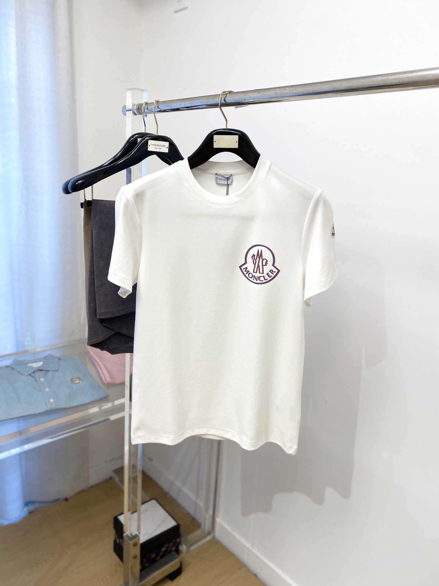 蒙口、2025最新款短袖T恤，帅气时尚，胸前顶级印花图案字母logo，简约百搭款。面料棉 不仅挺括，保持