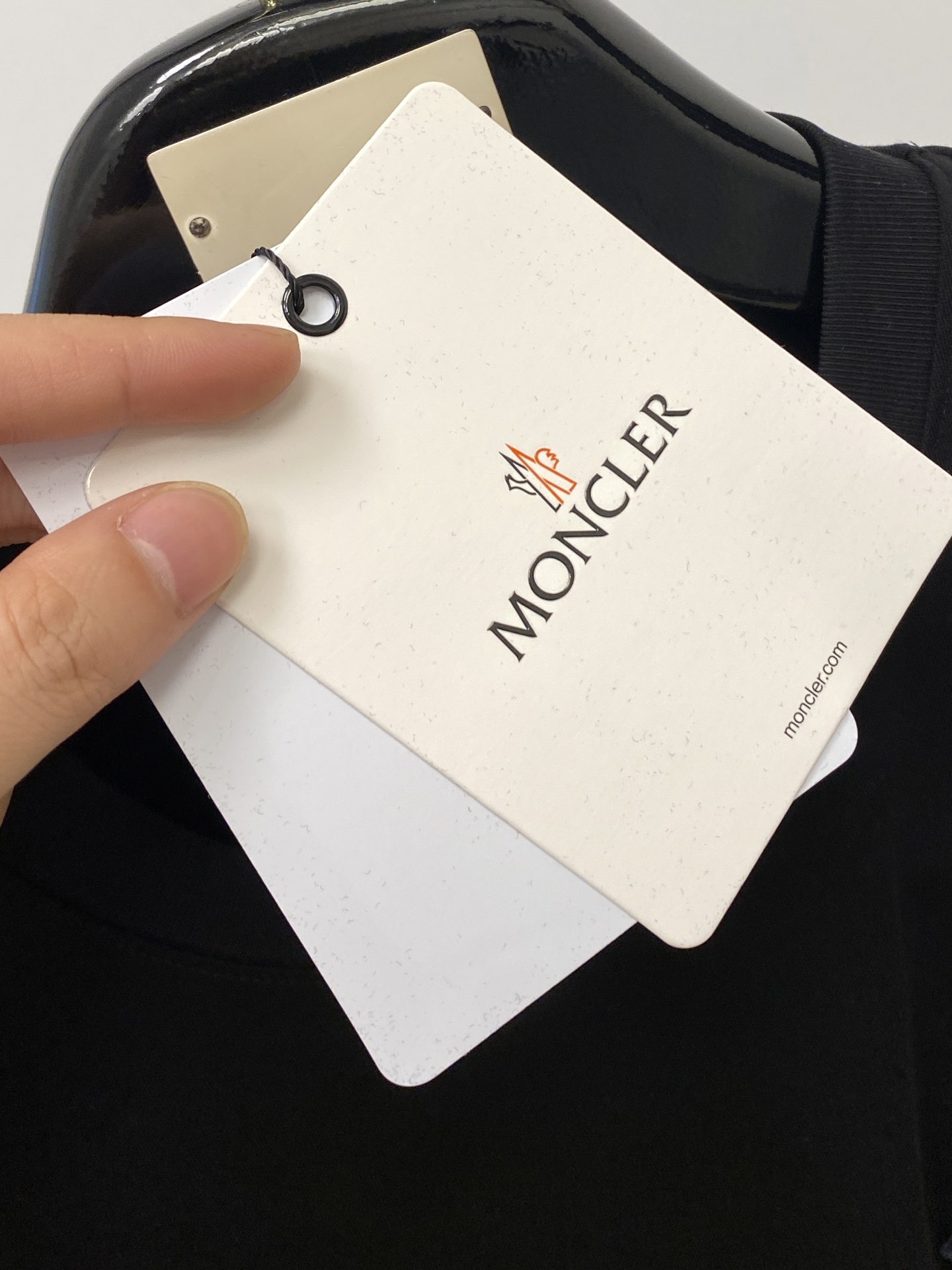 蒙口、2025最新款短袖T恤，帅气时尚，胸前精致刺绣图案logo，简约百搭款。面料棉 不仅挺括，保持潮流