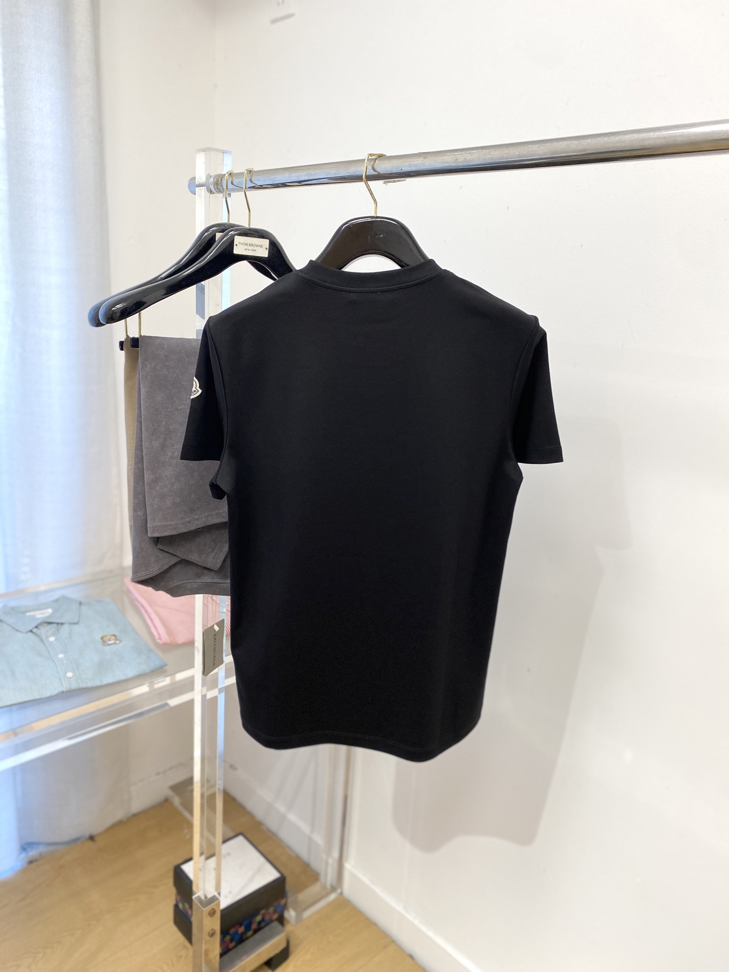 蒙口、2025最新款短袖T恤，帅气时尚，胸前精致刺绣图案logo，简约百搭款。面料棉 不仅挺括，保持潮流