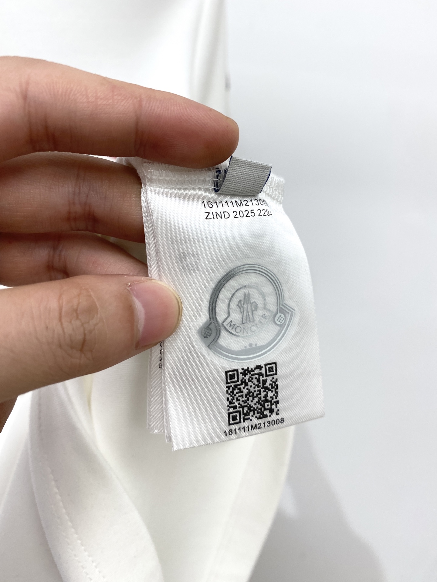 蒙口、2025最新款短袖T恤，帅气时尚，胸前精致刺绣图案logo，简约百搭款。面料棉 不仅挺括，保持潮流