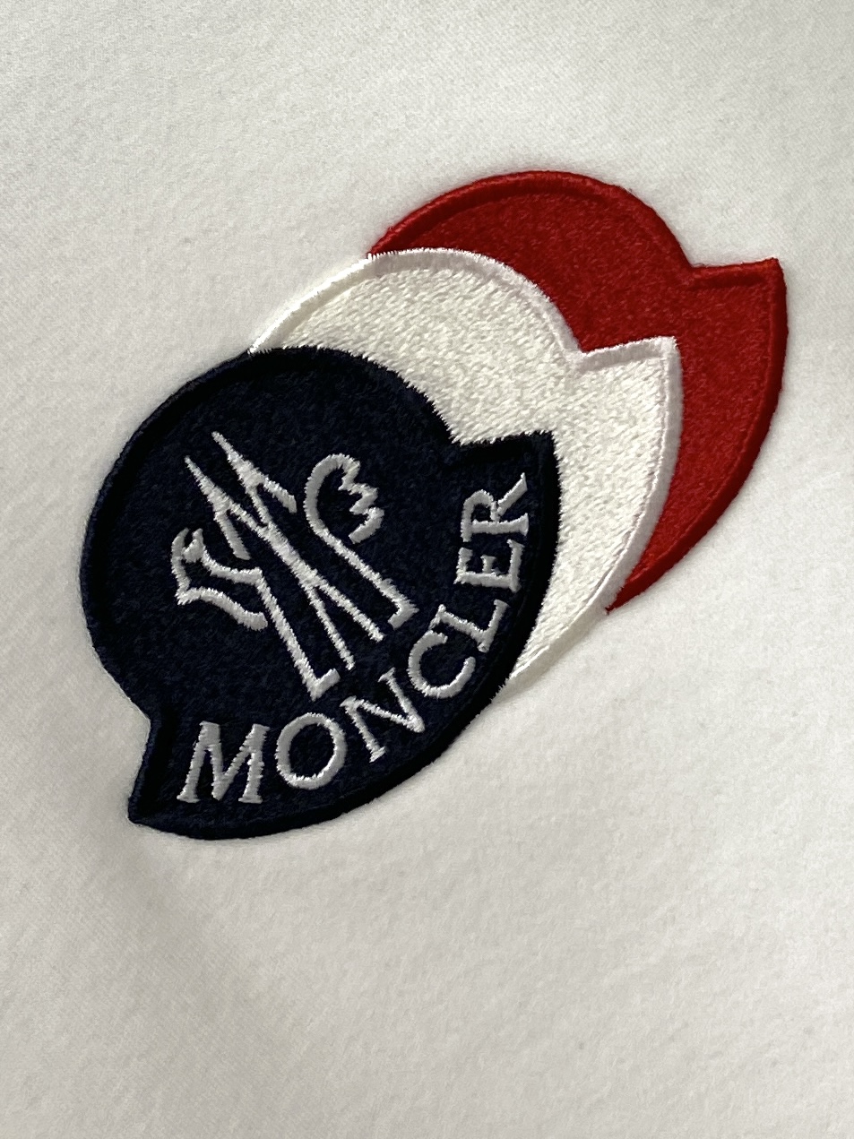 蒙口、2025最新款短袖T恤，帅气时尚，胸前精致刺绣图案logo，简约百搭款。面料棉 不仅挺括，保持潮流