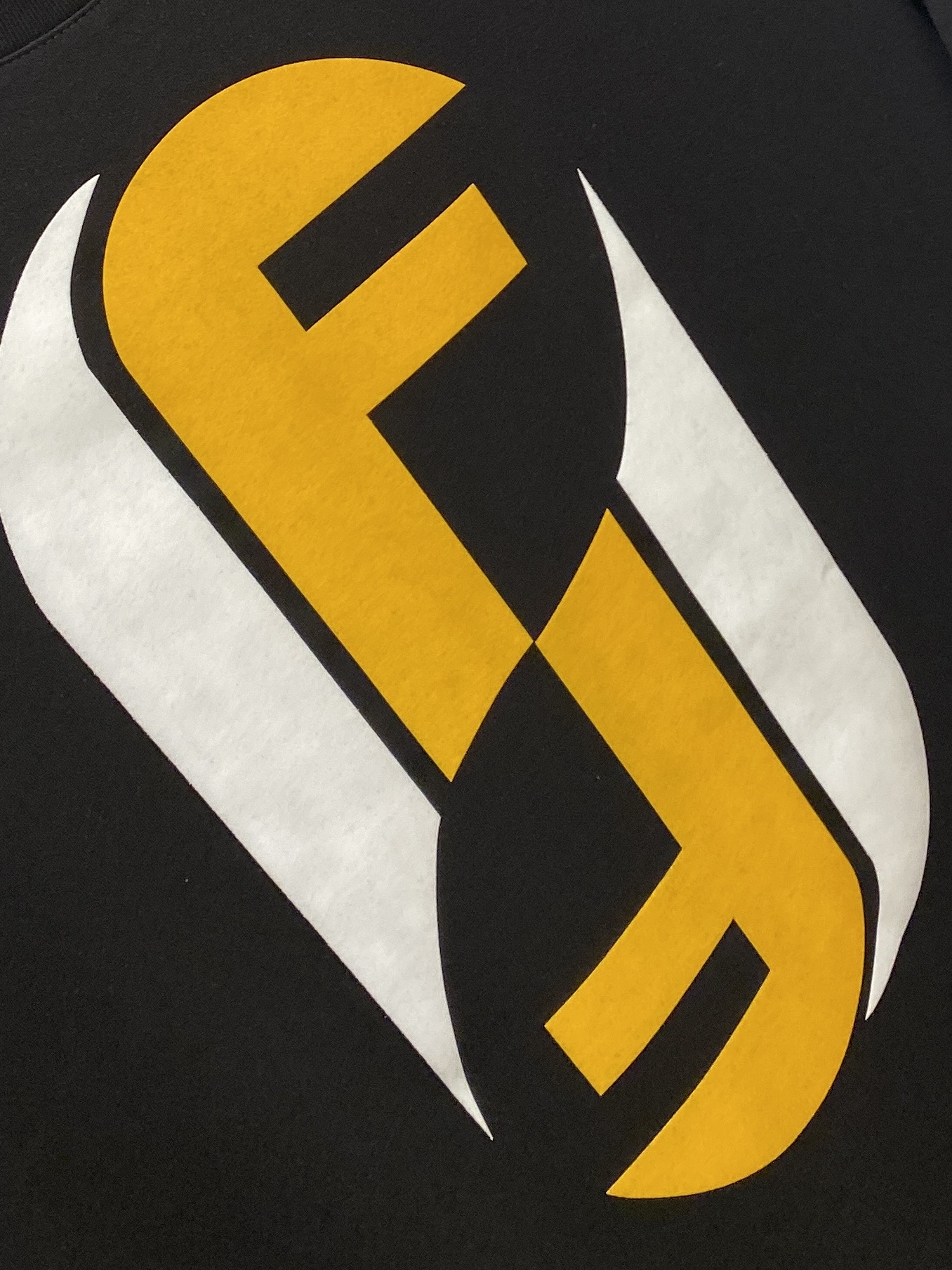 芬迪、2025最新款短袖T恤，帅气时尚，胸前顶级印花字母logo，简约百搭款。面料棉 不仅挺括，保持潮流