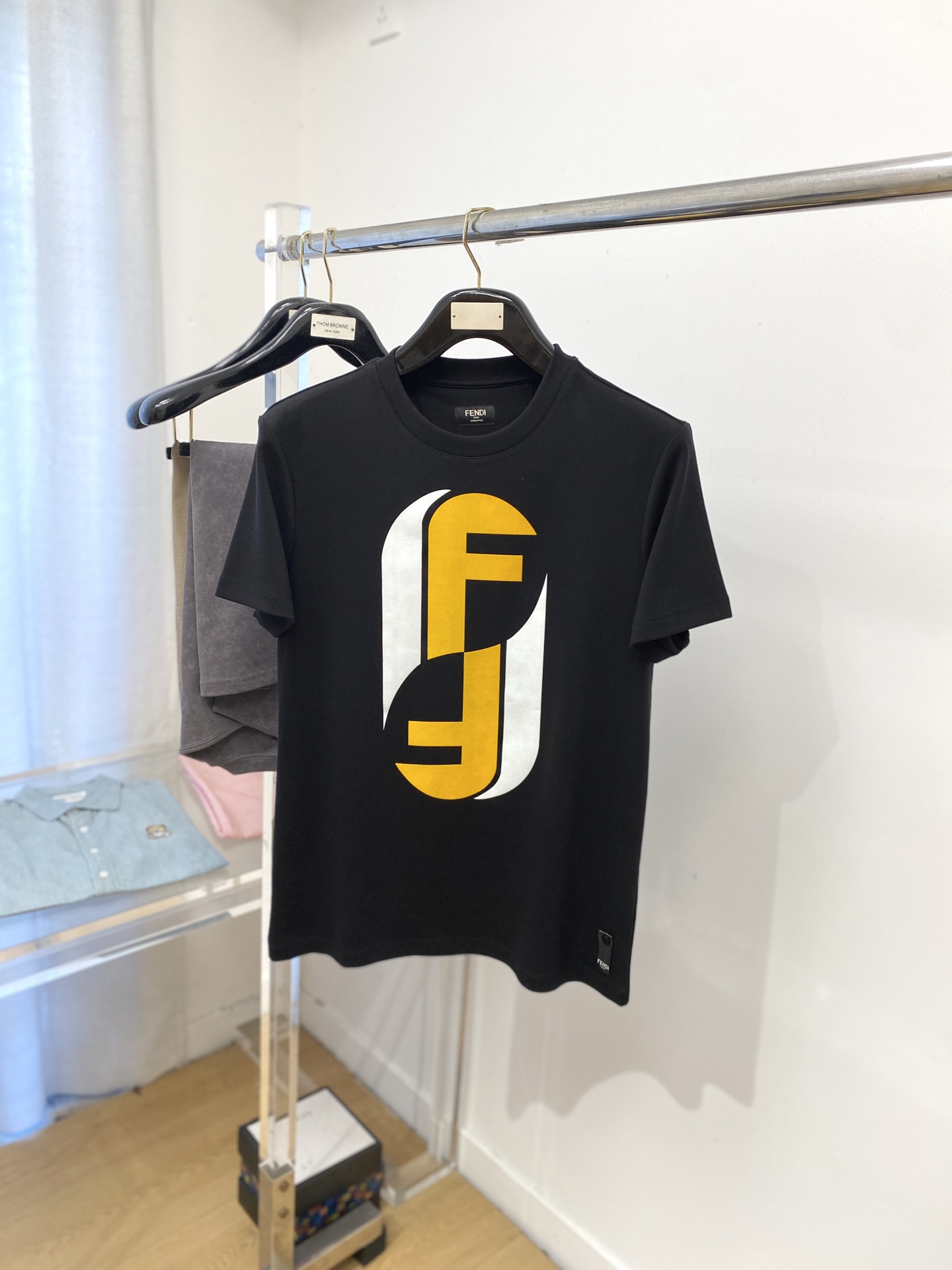 芬迪、2025最新款短袖T恤，帅气时尚，胸前顶级印花字母logo，简约百搭款。面料棉 不仅挺括，保持潮流