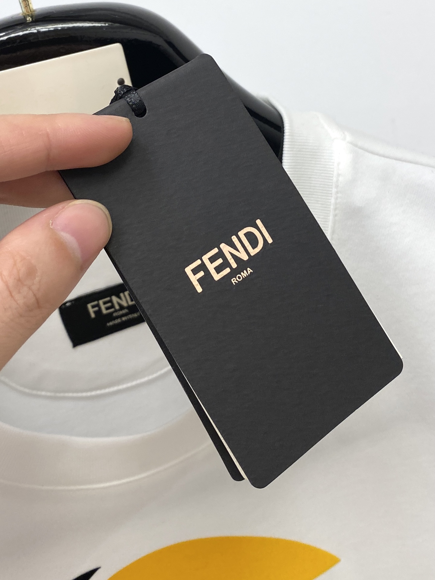 芬迪、2025最新款短袖T恤，帅气时尚，胸前顶级印花字母logo，简约百搭款。面料棉 不仅挺括，保持潮流