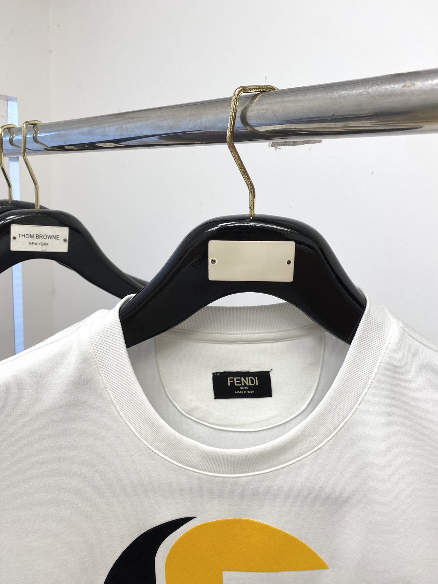 芬迪、2025最新款短袖T恤，帅气时尚，胸前顶级印花字母logo，简约百搭款。面料棉 不仅挺括，保持潮流