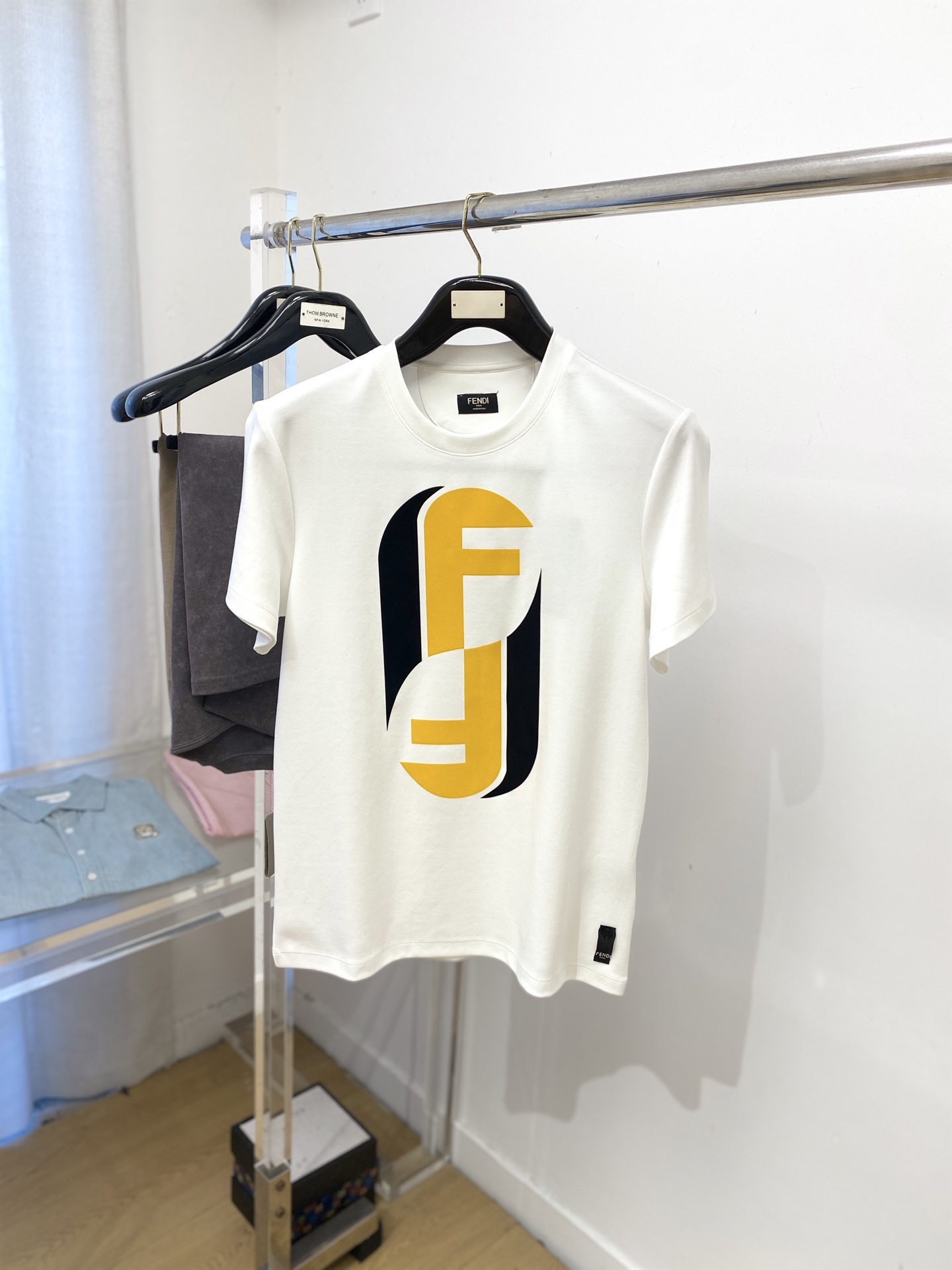 芬迪、2025最新款短袖T恤，帅气时尚，胸前顶级印花字母logo，简约百搭款。面料棉 不仅挺括，保持潮流